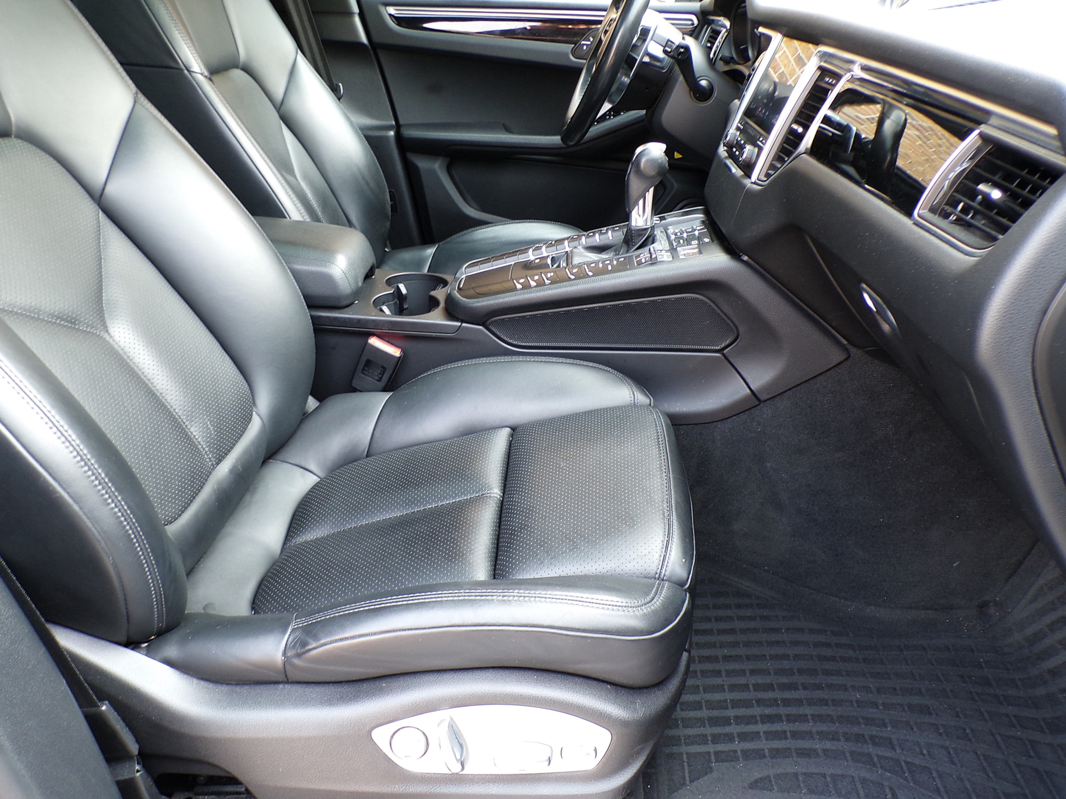 /autogallery/2017-Porsche-Macan-12460065050626068.jpg