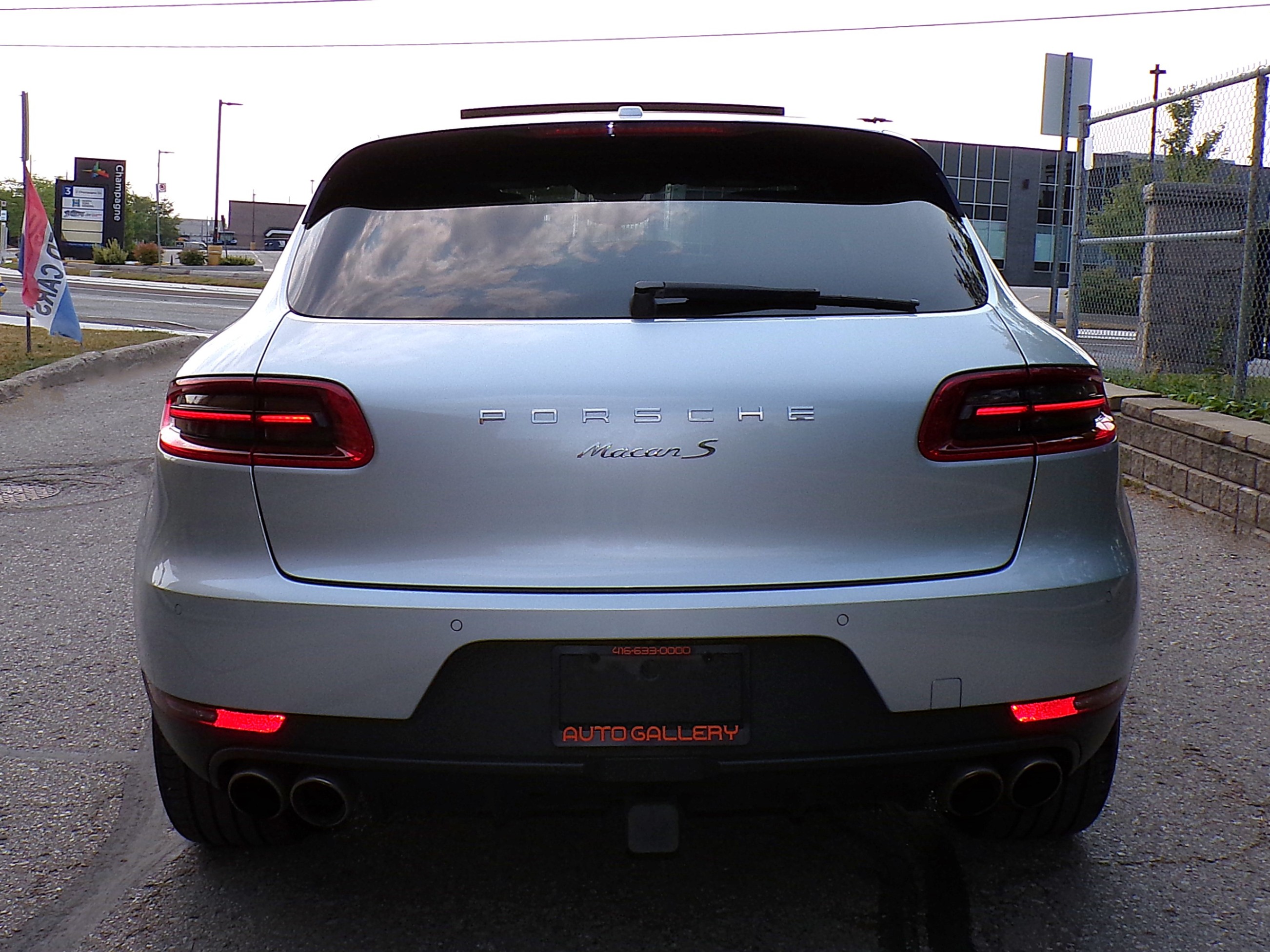 /autogallery/2017-Porsche-Macan-21902558518250204.jpg