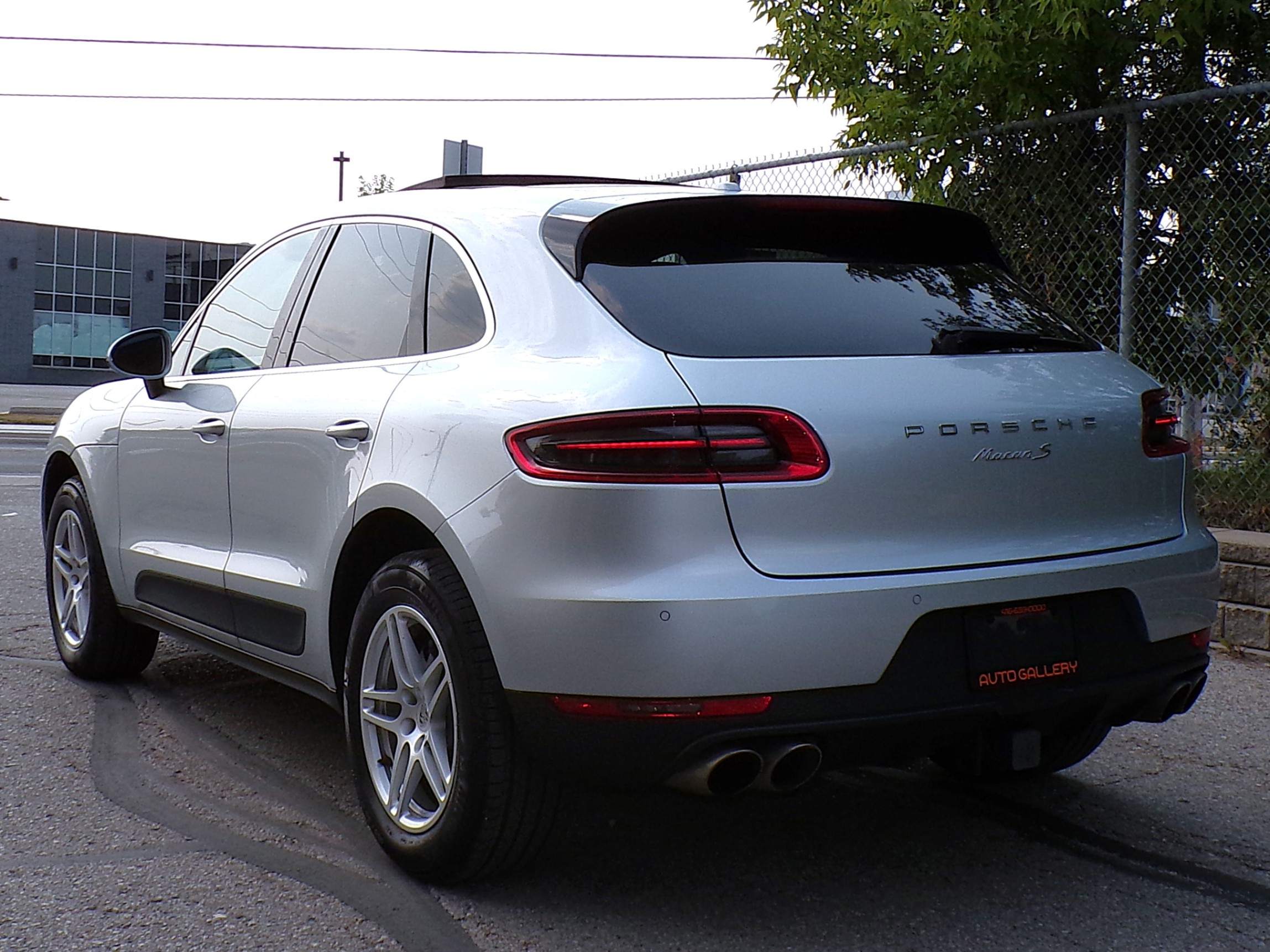 /autogallery/2017-Porsche-Macan-2591742930985701.jpg