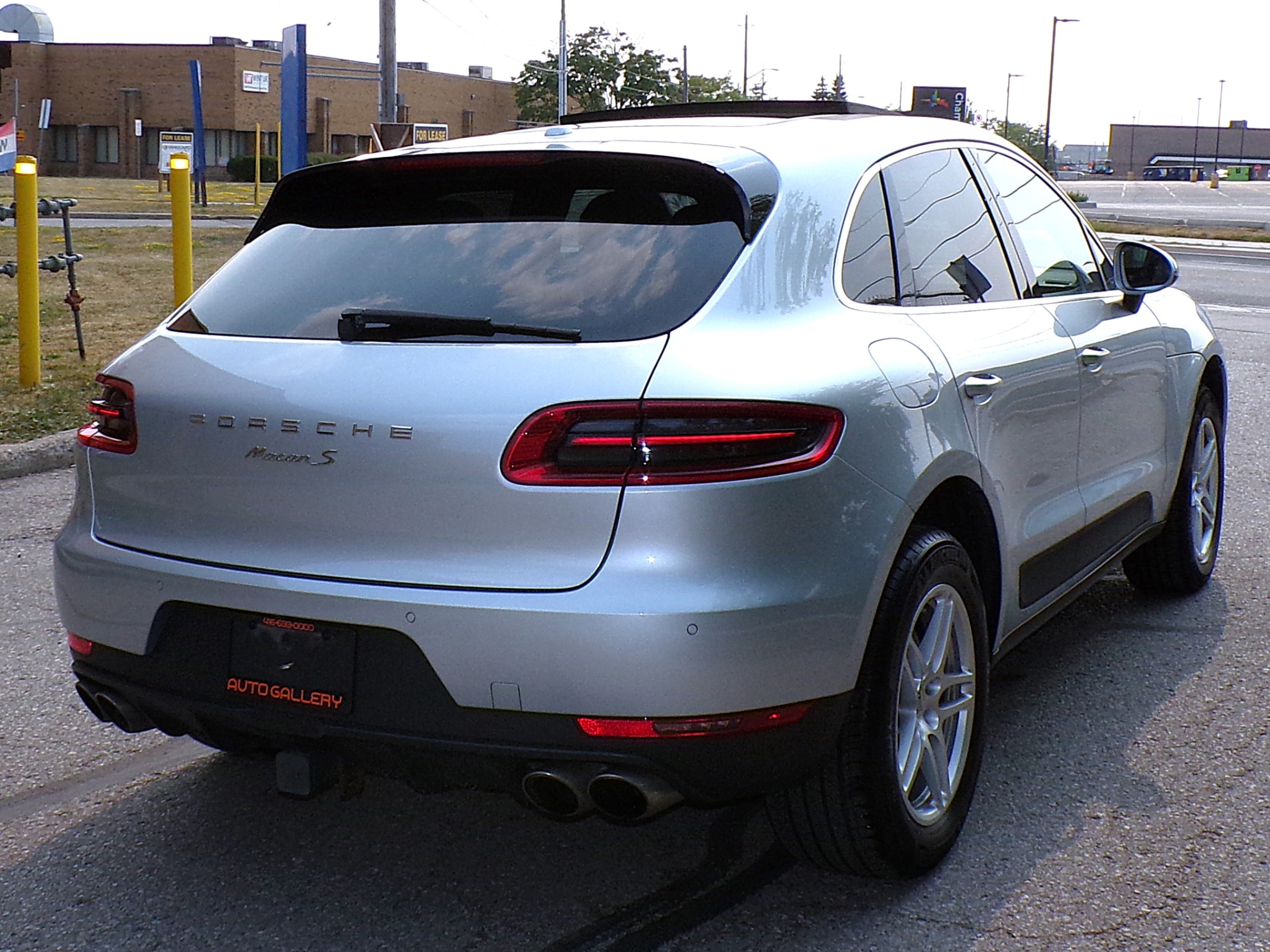 /autogallery/2017-Porsche-Macan-4622993052936568.jpg