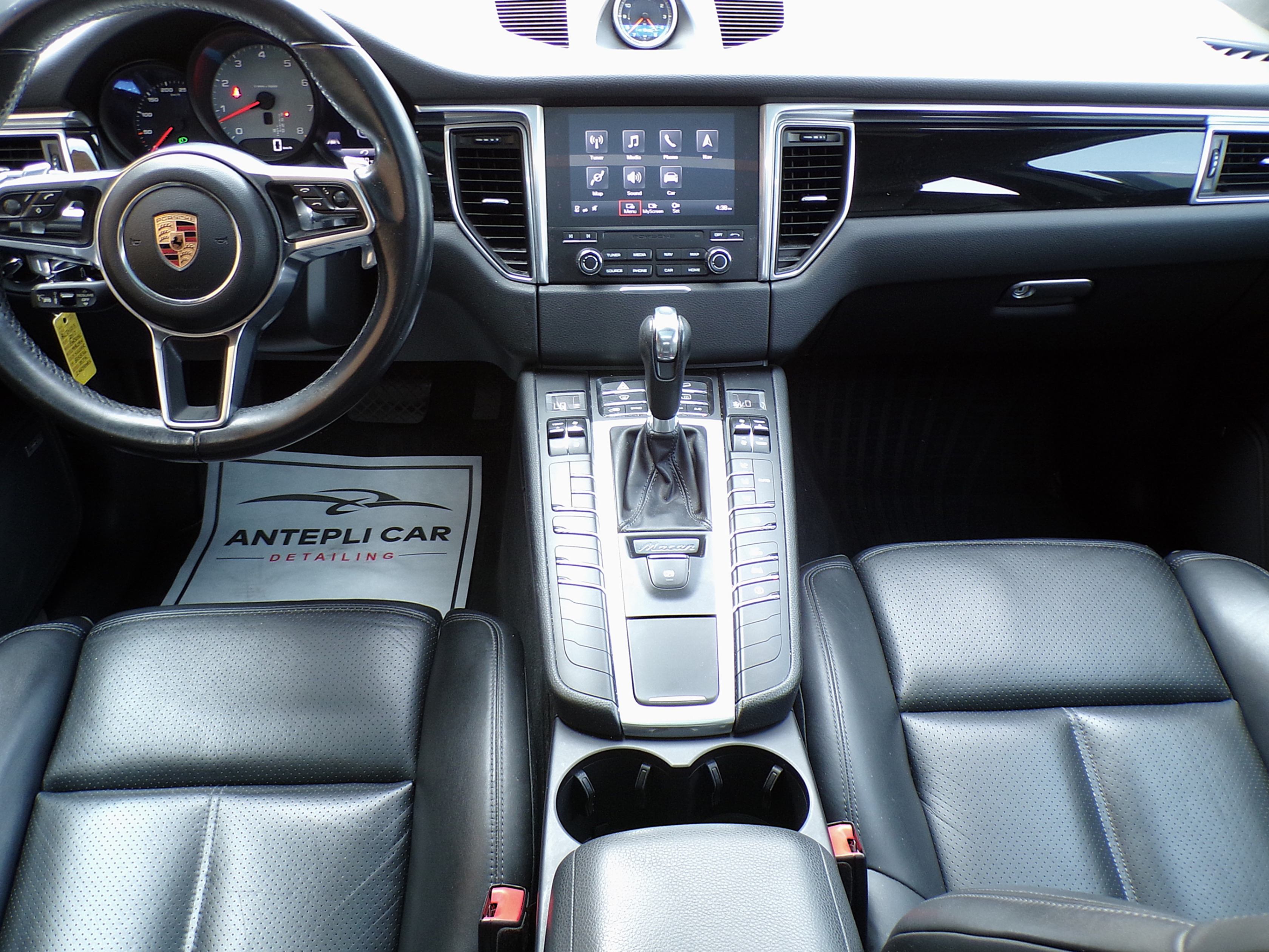 /autogallery/2017-Porsche-Macan-5092821749418752.jpg