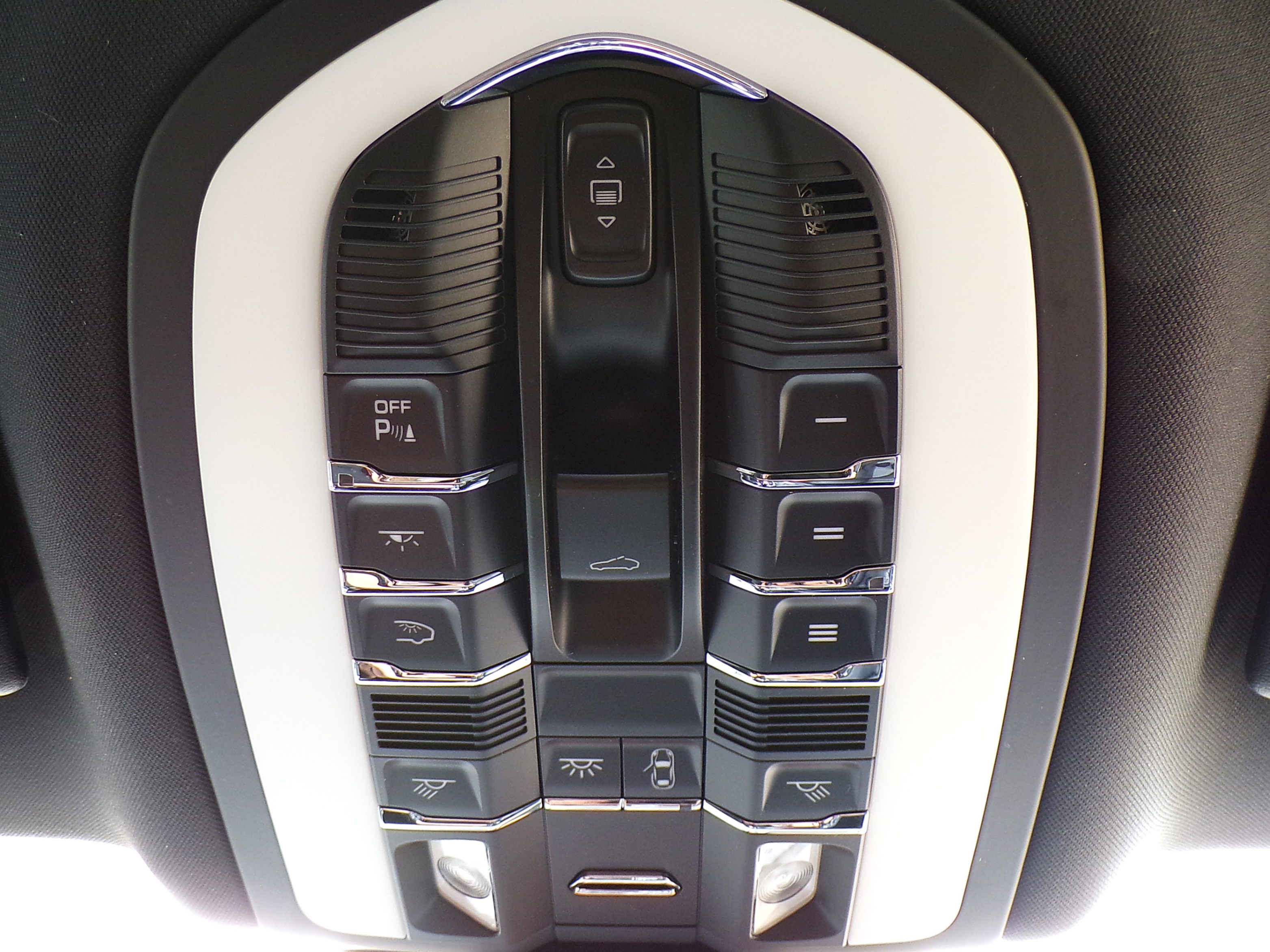 /autogallery/2017-Porsche-Macan-7132276572007026.jpg