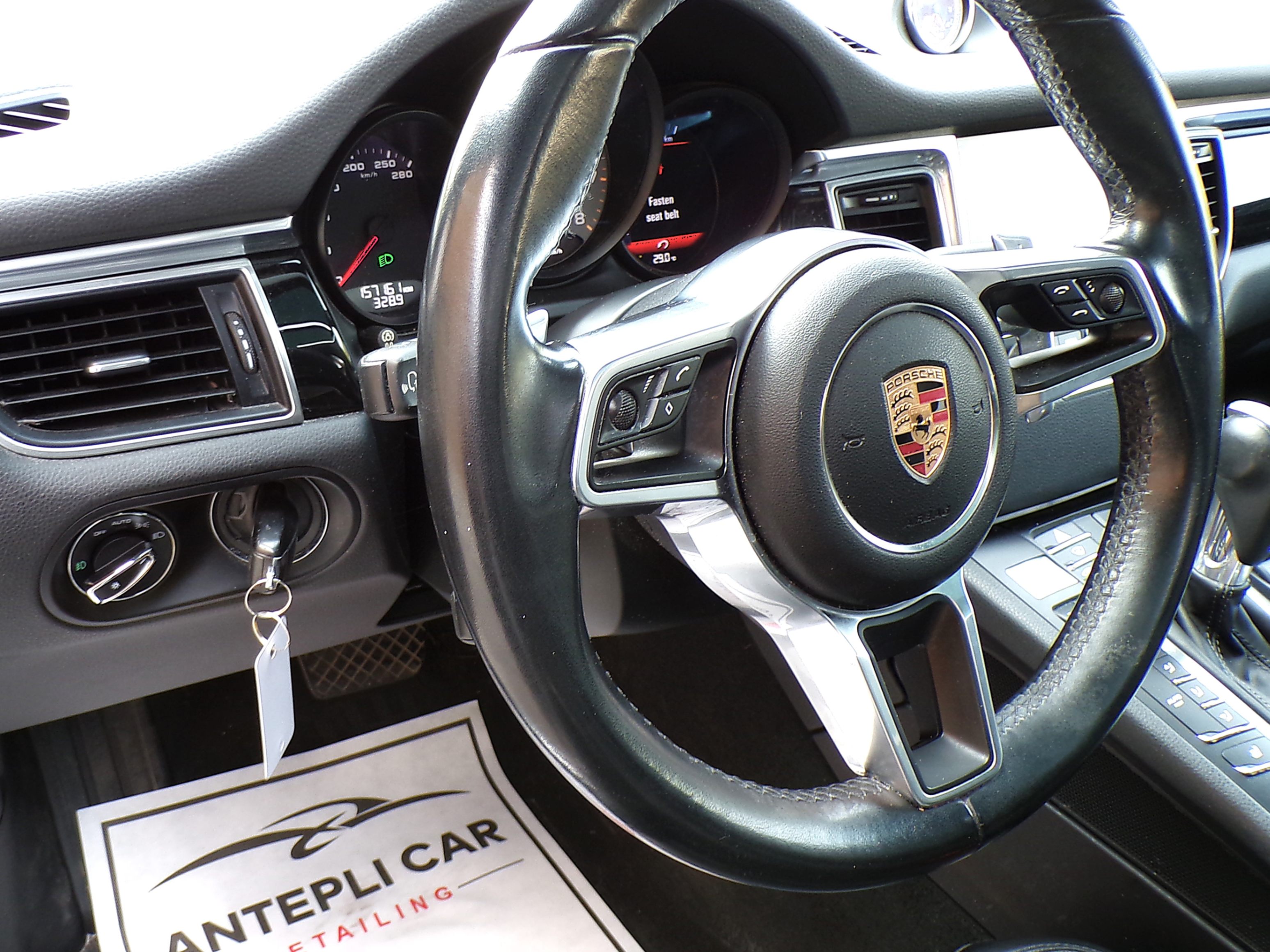 /autogallery/2017-Porsche-Macan-7795825638583593.jpg