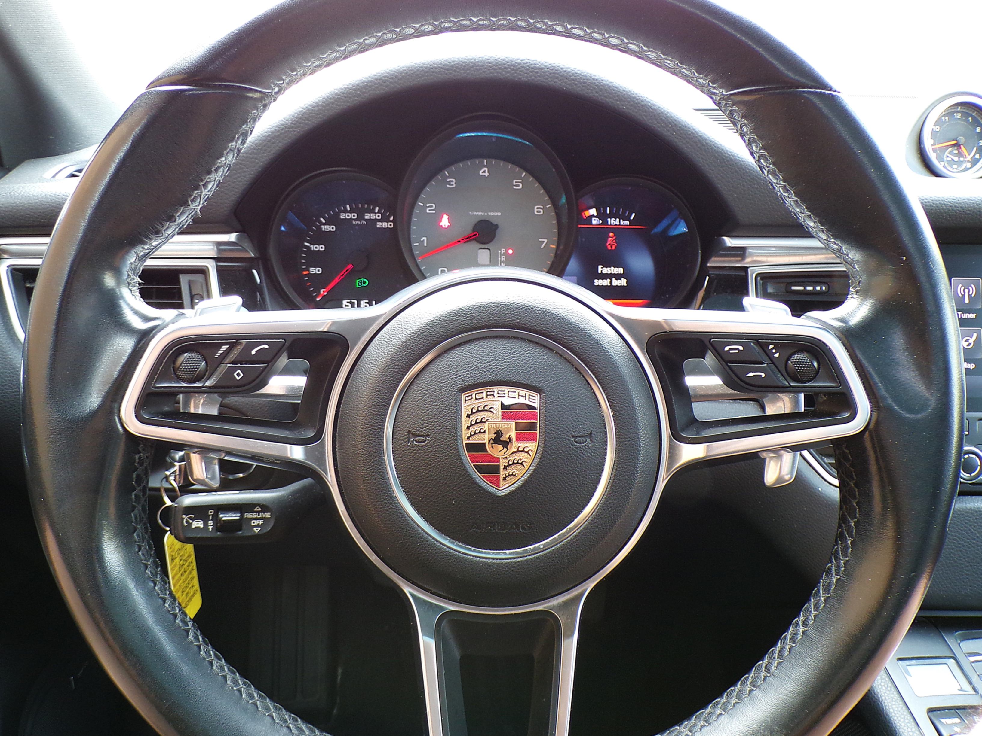 /autogallery/2017-Porsche-Macan-8433396613641617.jpg