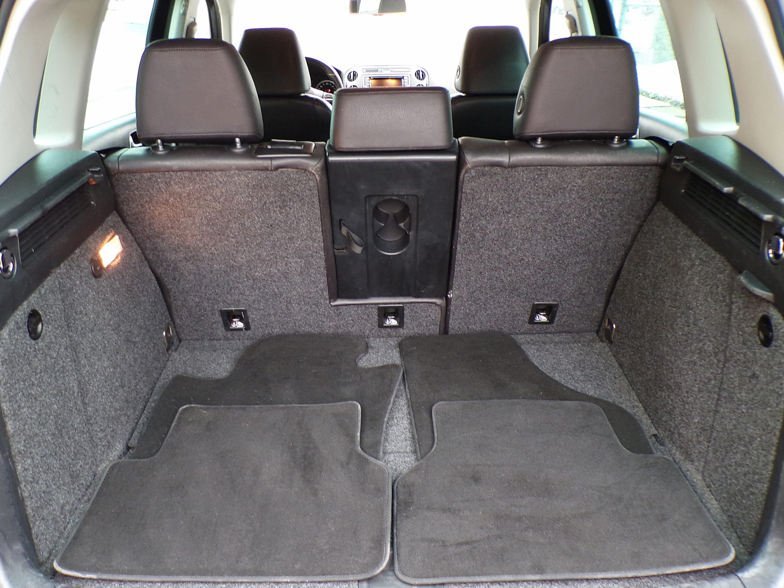 /autogallery/2017-Volkswagen-Tiguan-20128997308786278.jpg