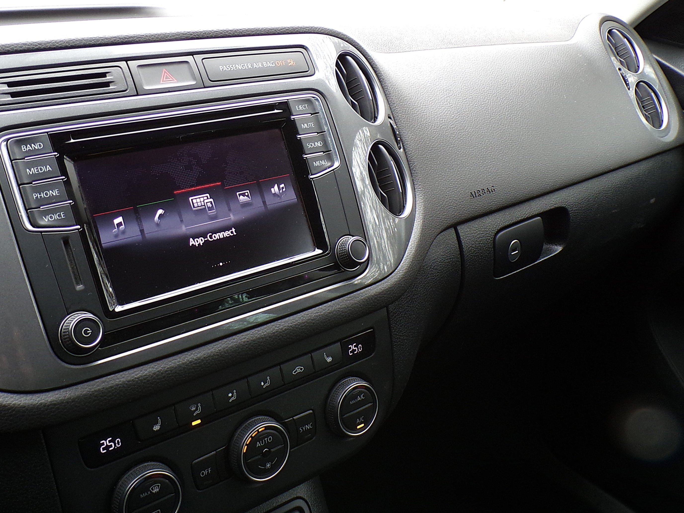 /autogallery/2017-Volkswagen-Tiguan-9599625829791867.jpg