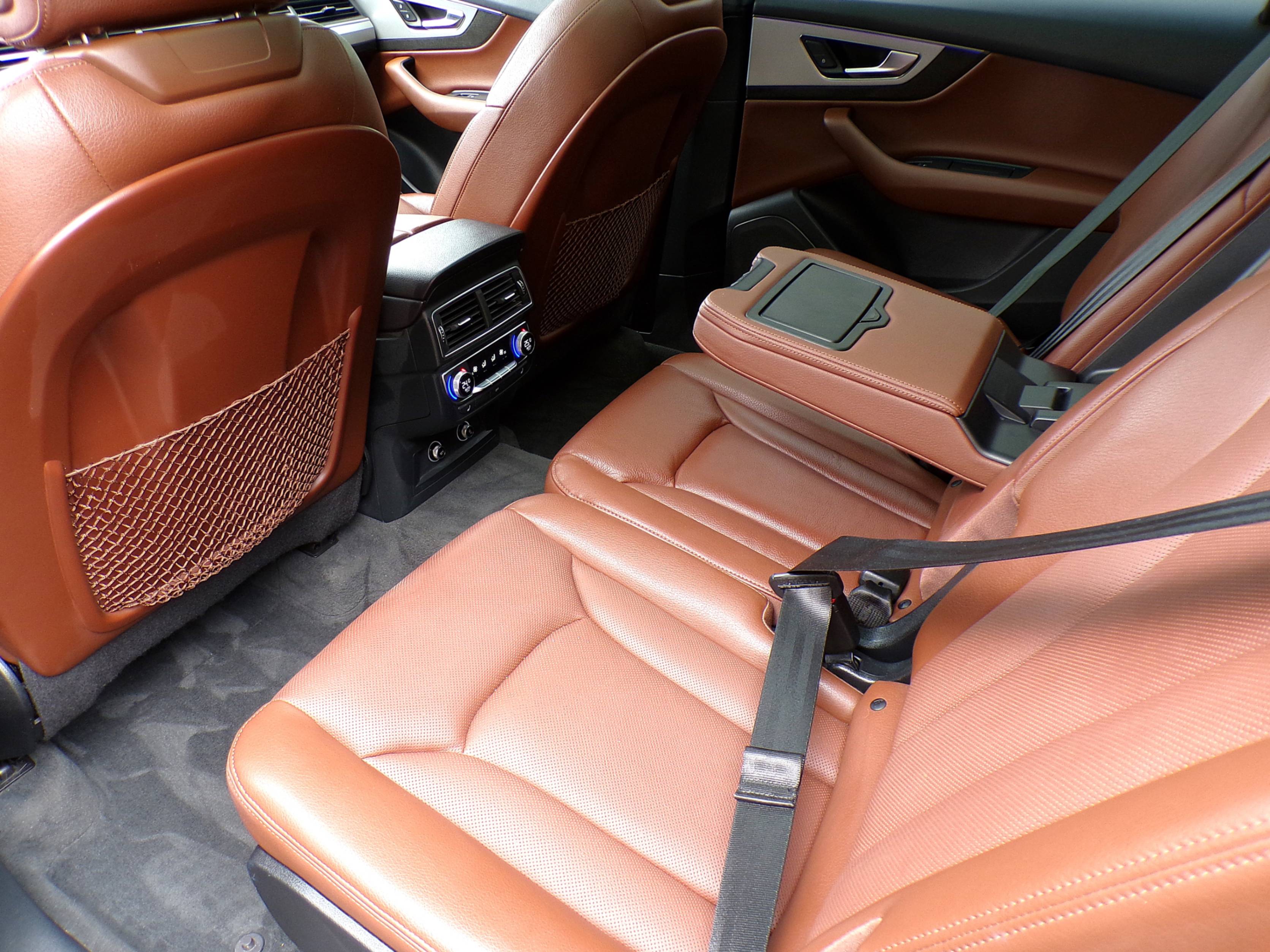 /autogallery/2018-Audi-Q7-023539221922654452.jpg