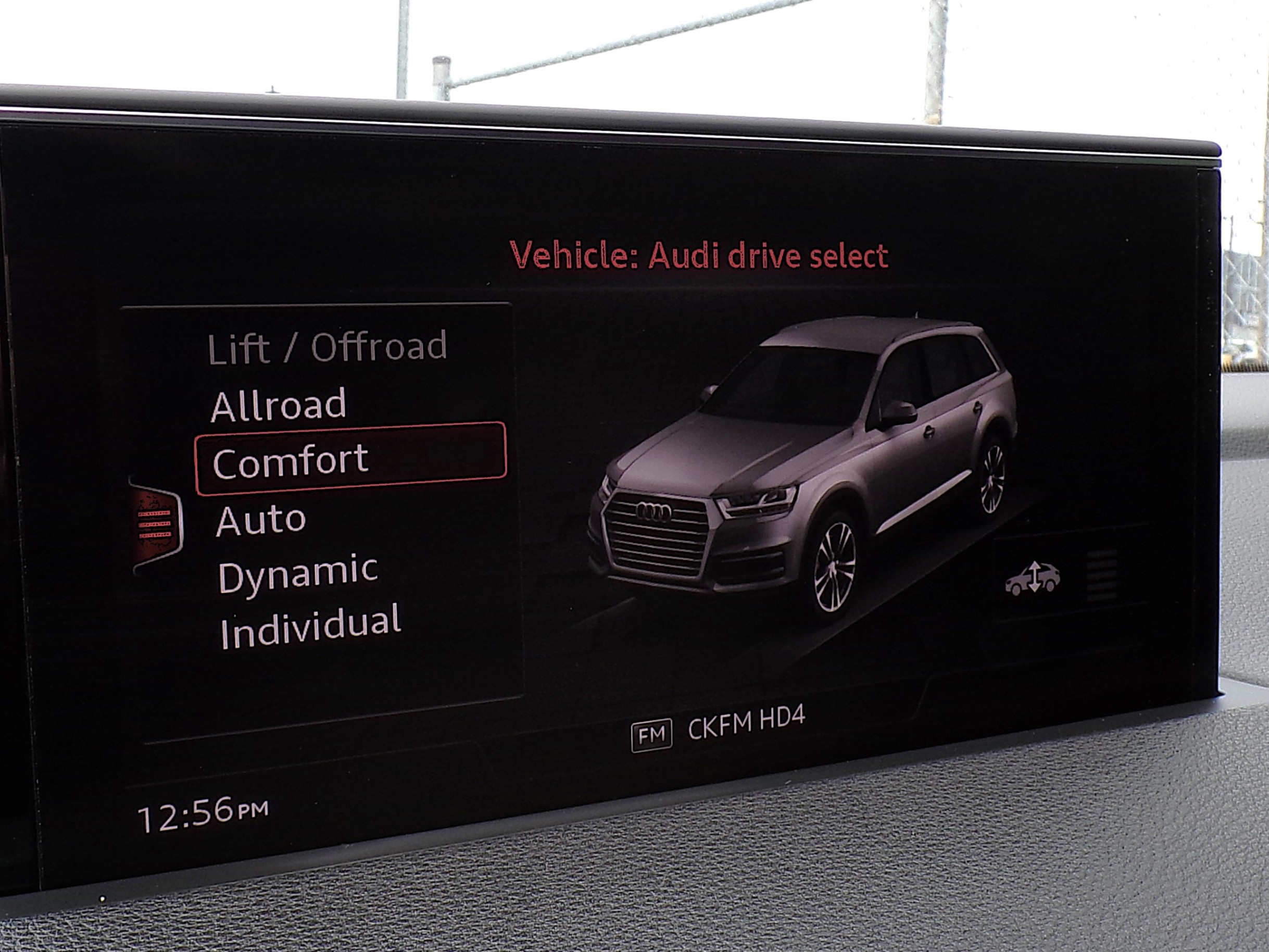 /autogallery/2018-Audi-Q7-10774278125547809.jpg
