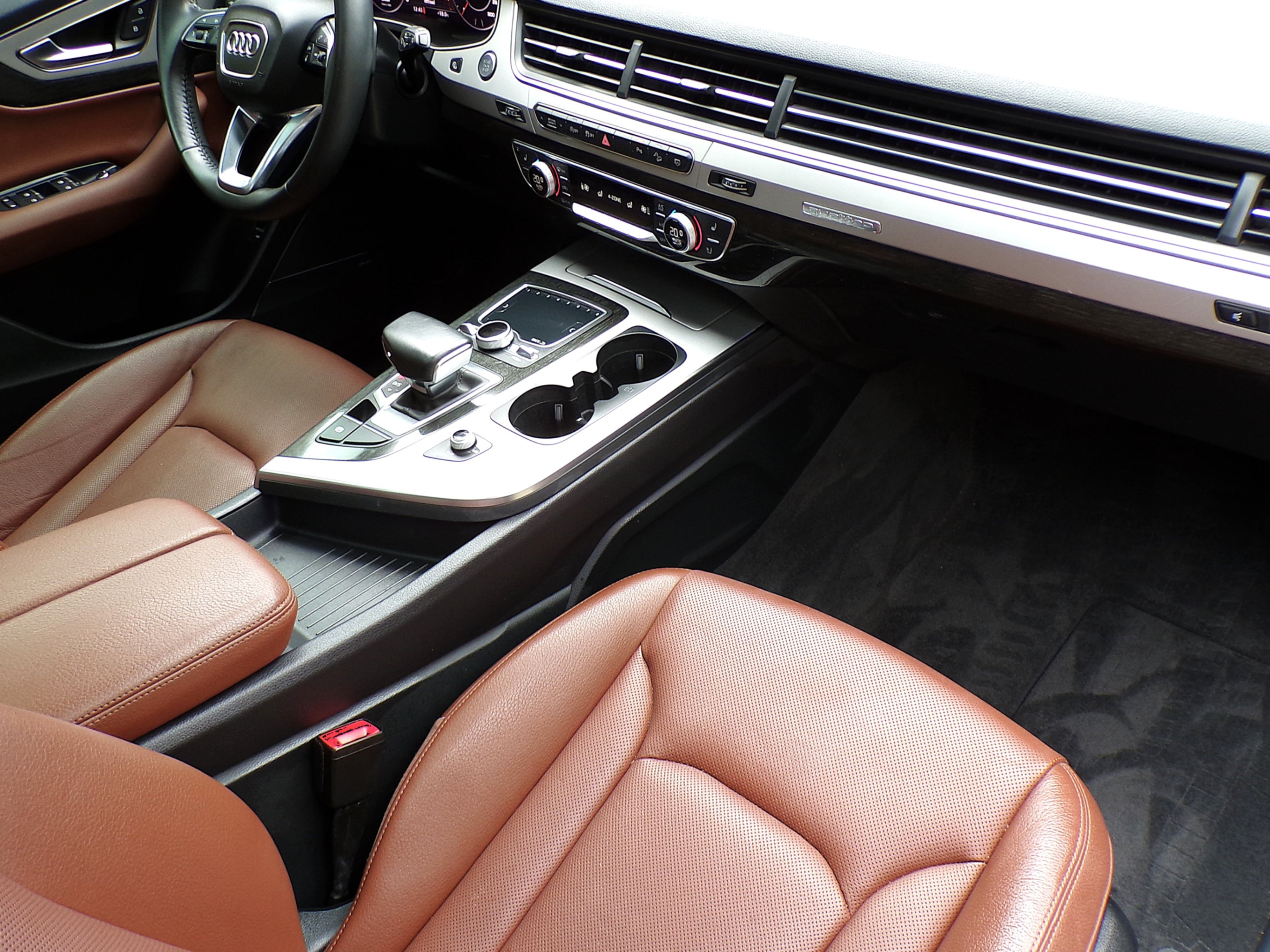 /autogallery/2018-Audi-Q7-8271229976512751.jpg