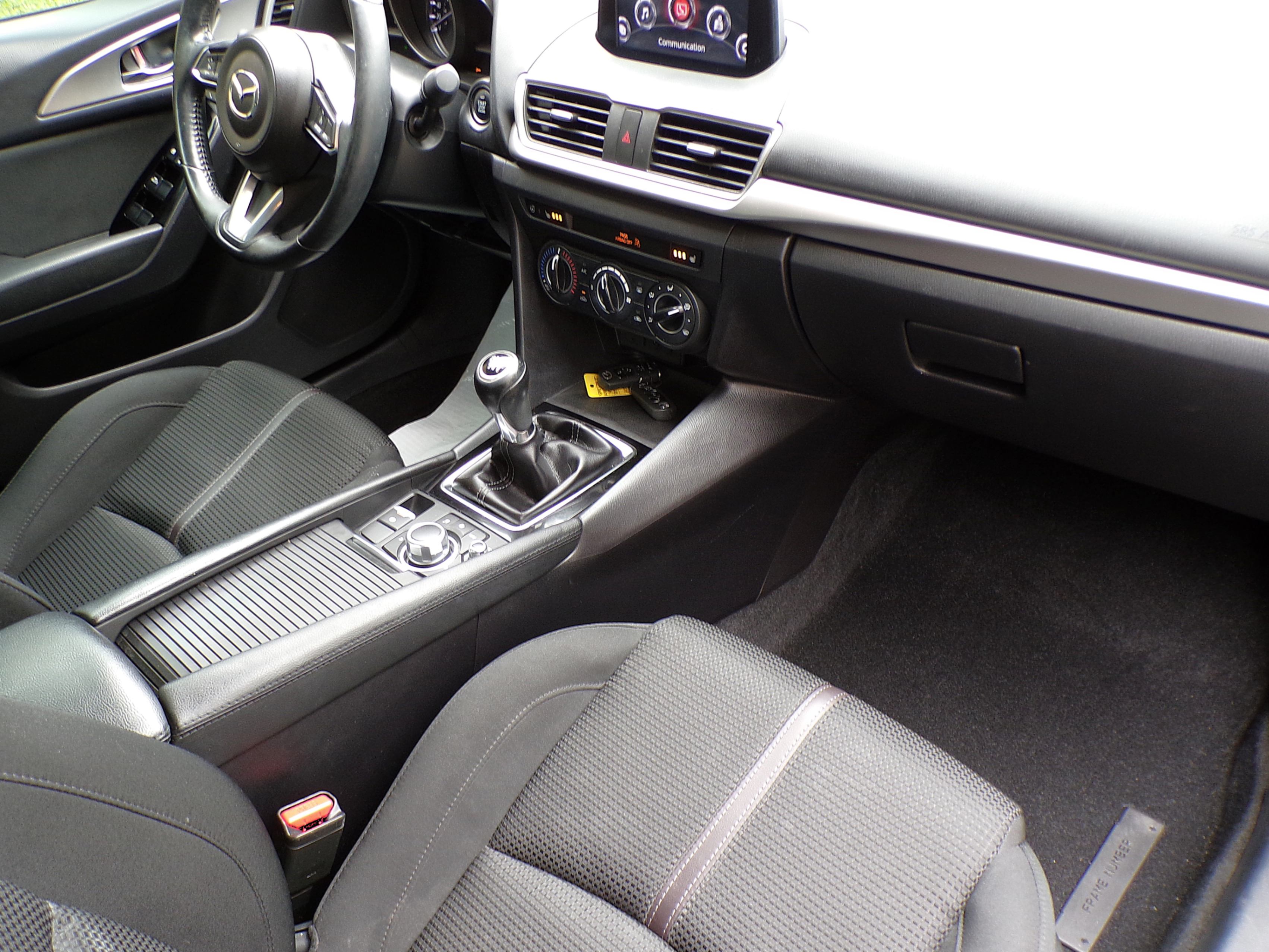 /autogallery/2018-Mazda-Mazda3-48029399355471525.jpg