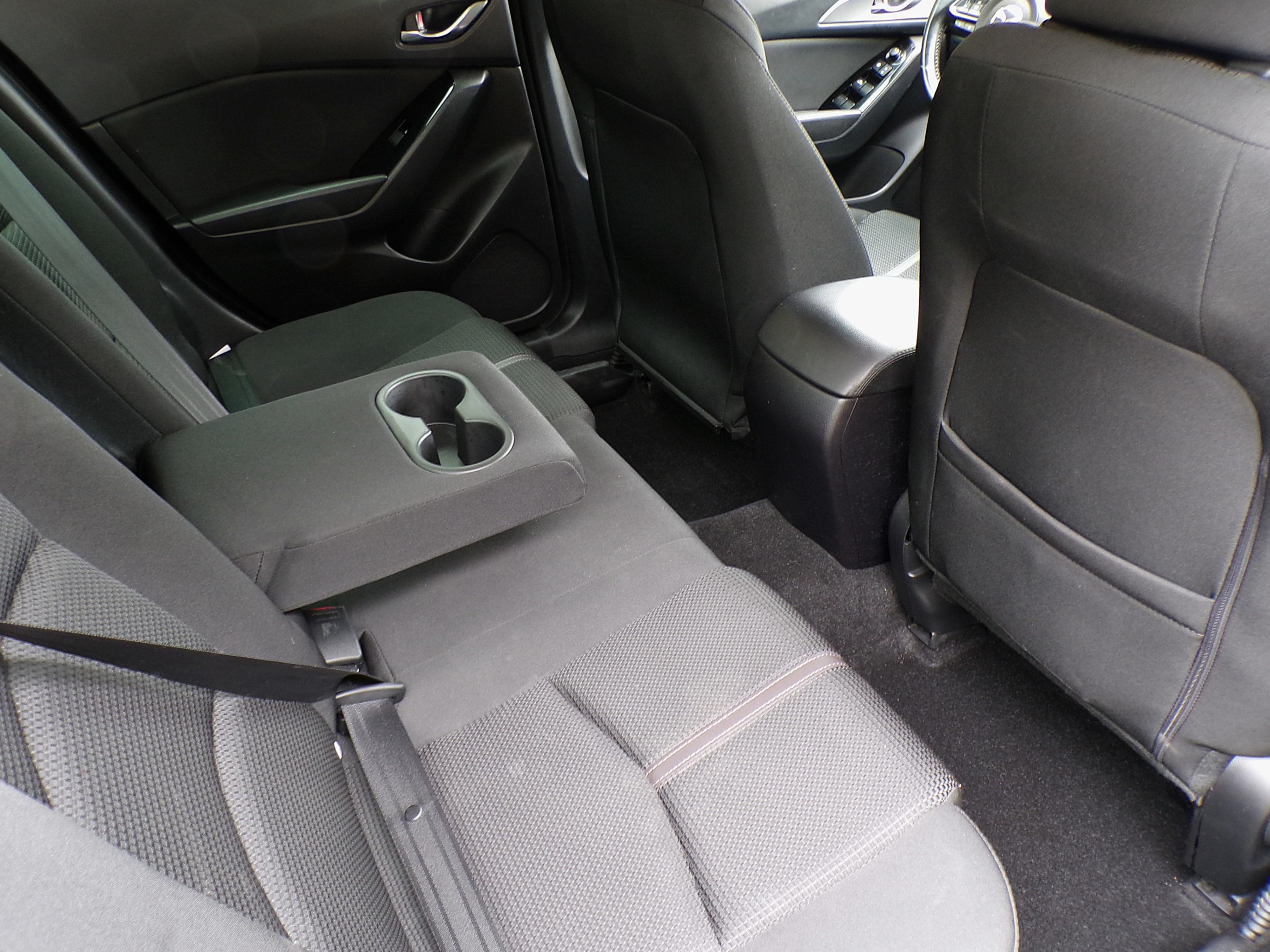 /autogallery/2018-Mazda-Mazda3-7541323369852944.jpg