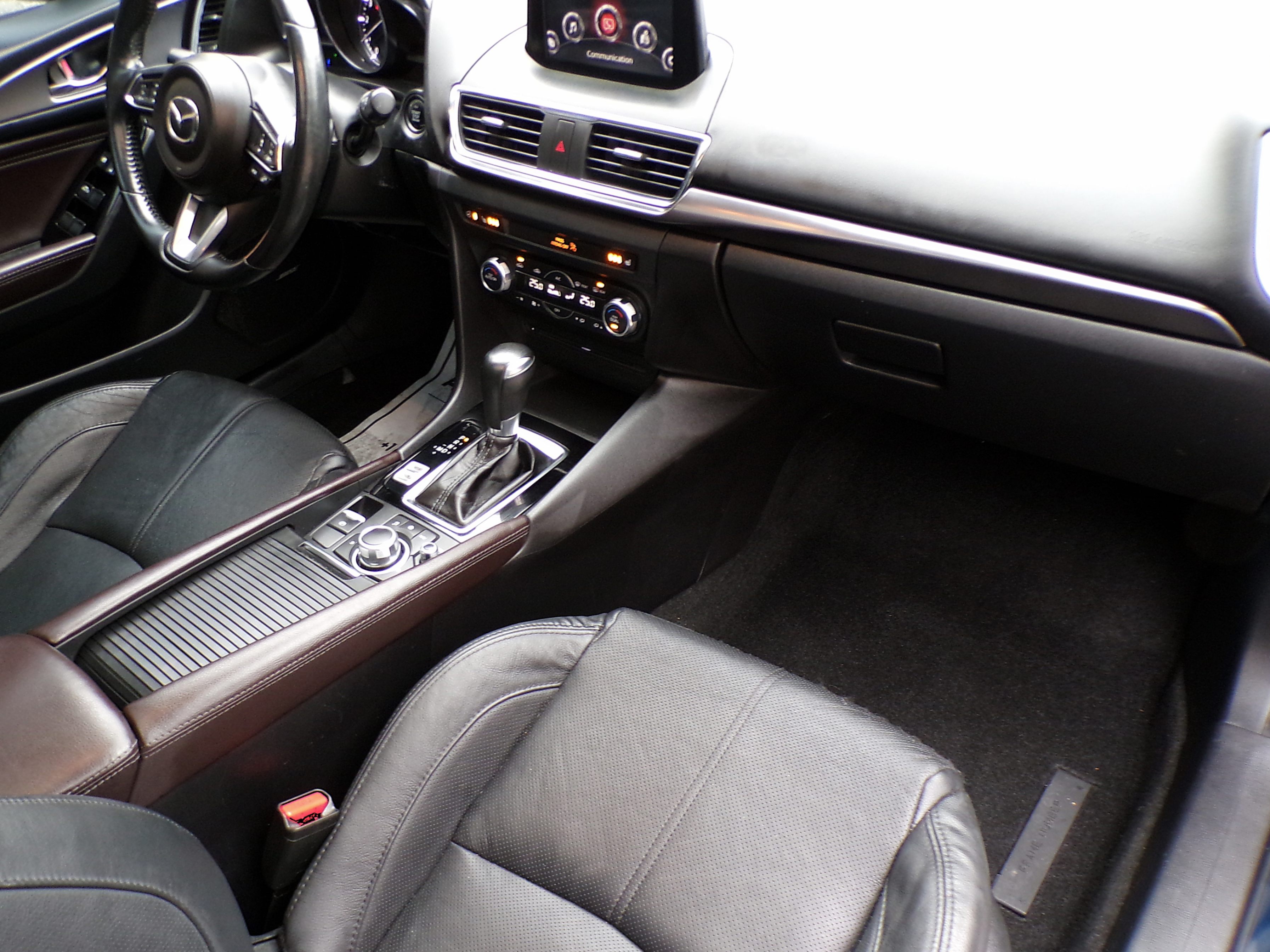 /autogallery/2018-Mazda-Mazda3Sport-7676808491952776.jpg