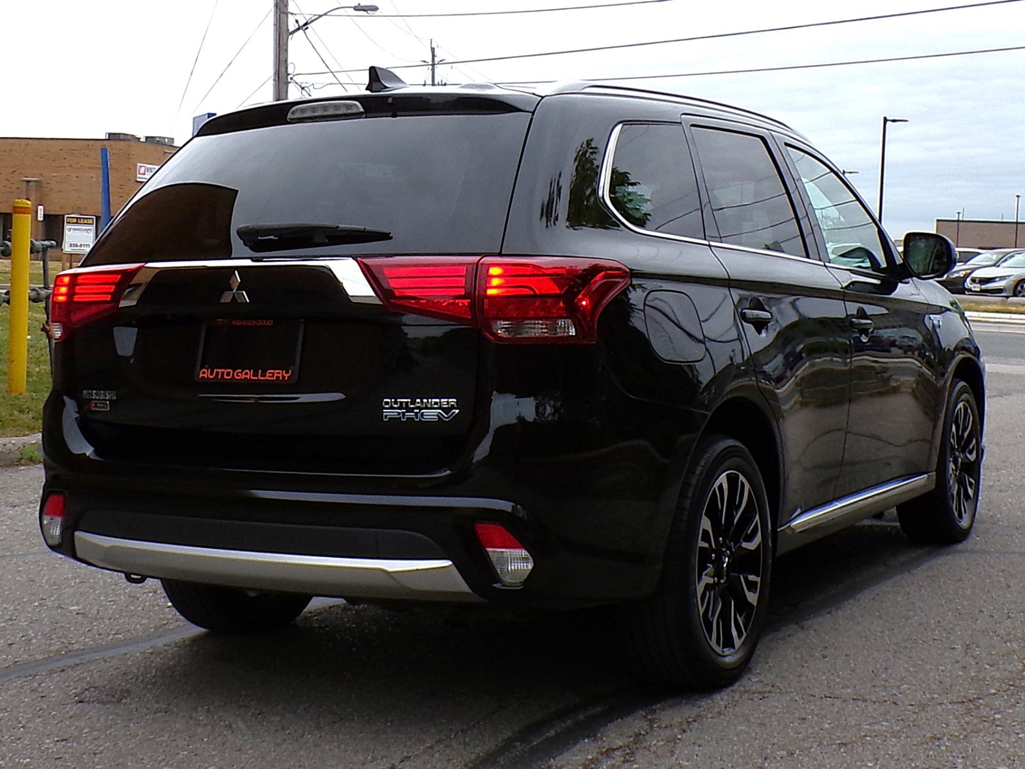 /autogallery/2018-Mitsubishi-OutlanderPHEV-2496985207938318.jpg