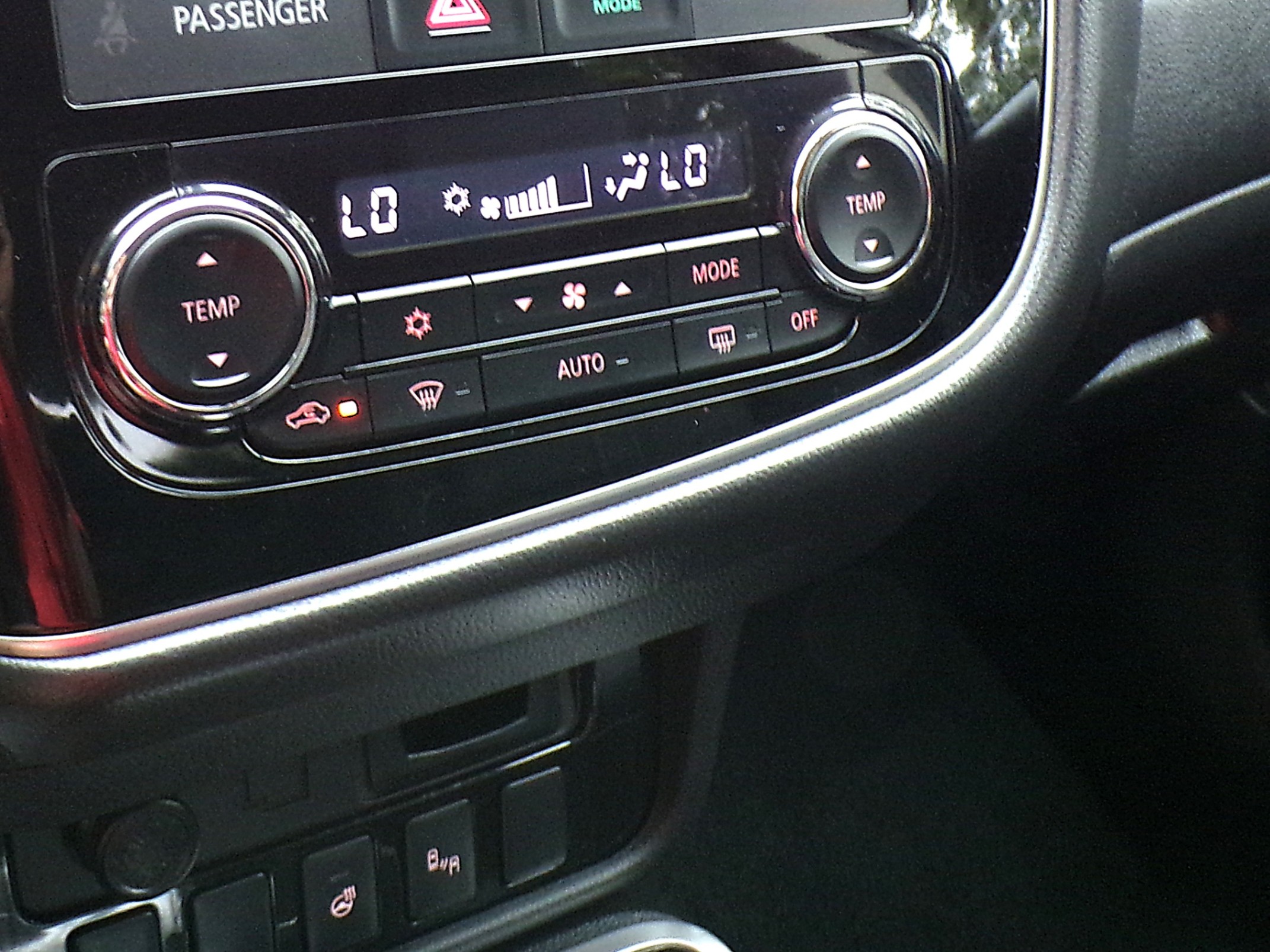 /autogallery/2018-Mitsubishi-OutlanderPHEV-5464264738023579.jpg
