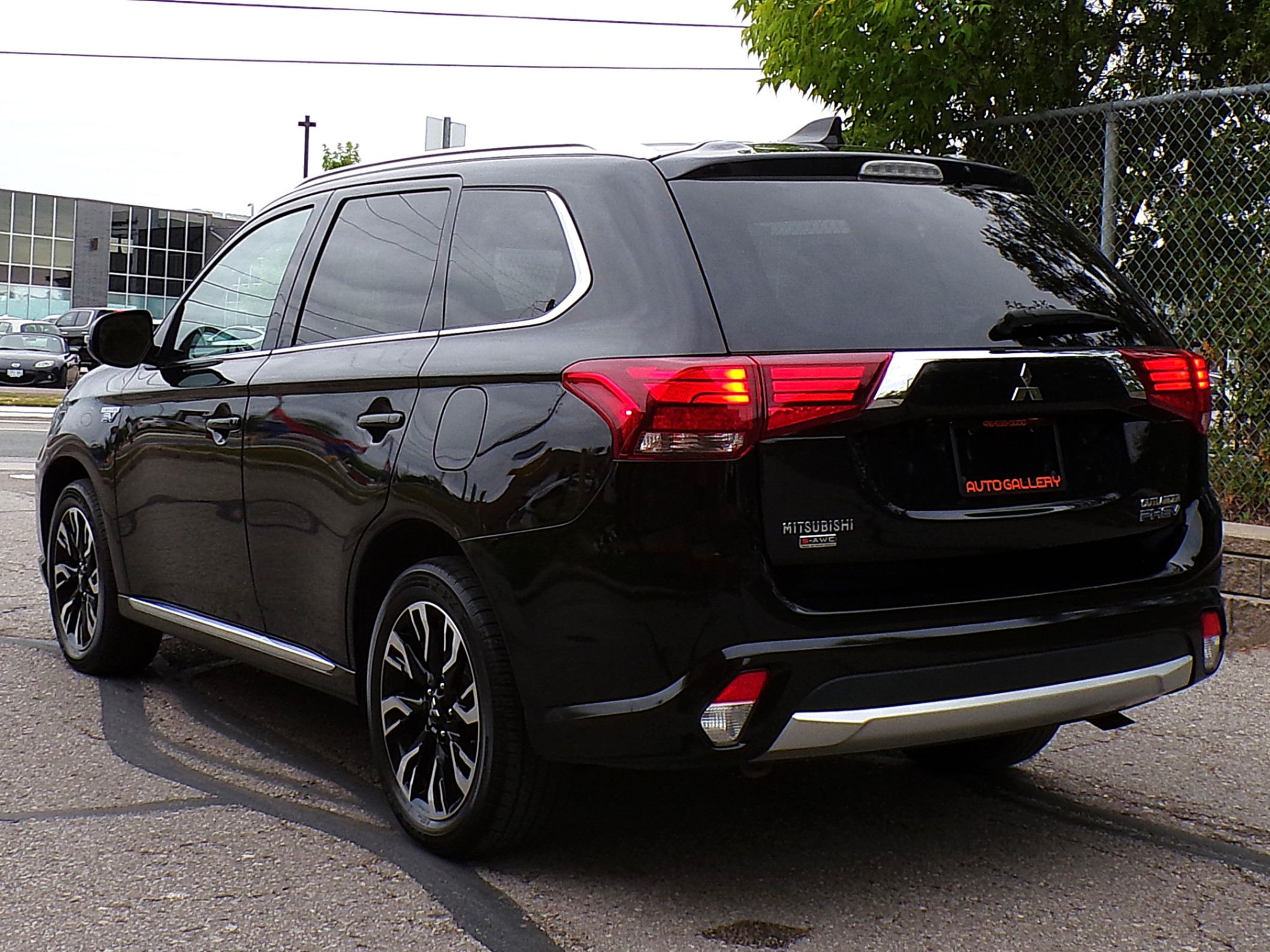 /autogallery/2018-Mitsubishi-OutlanderPHEV-9780067543815203.jpg
