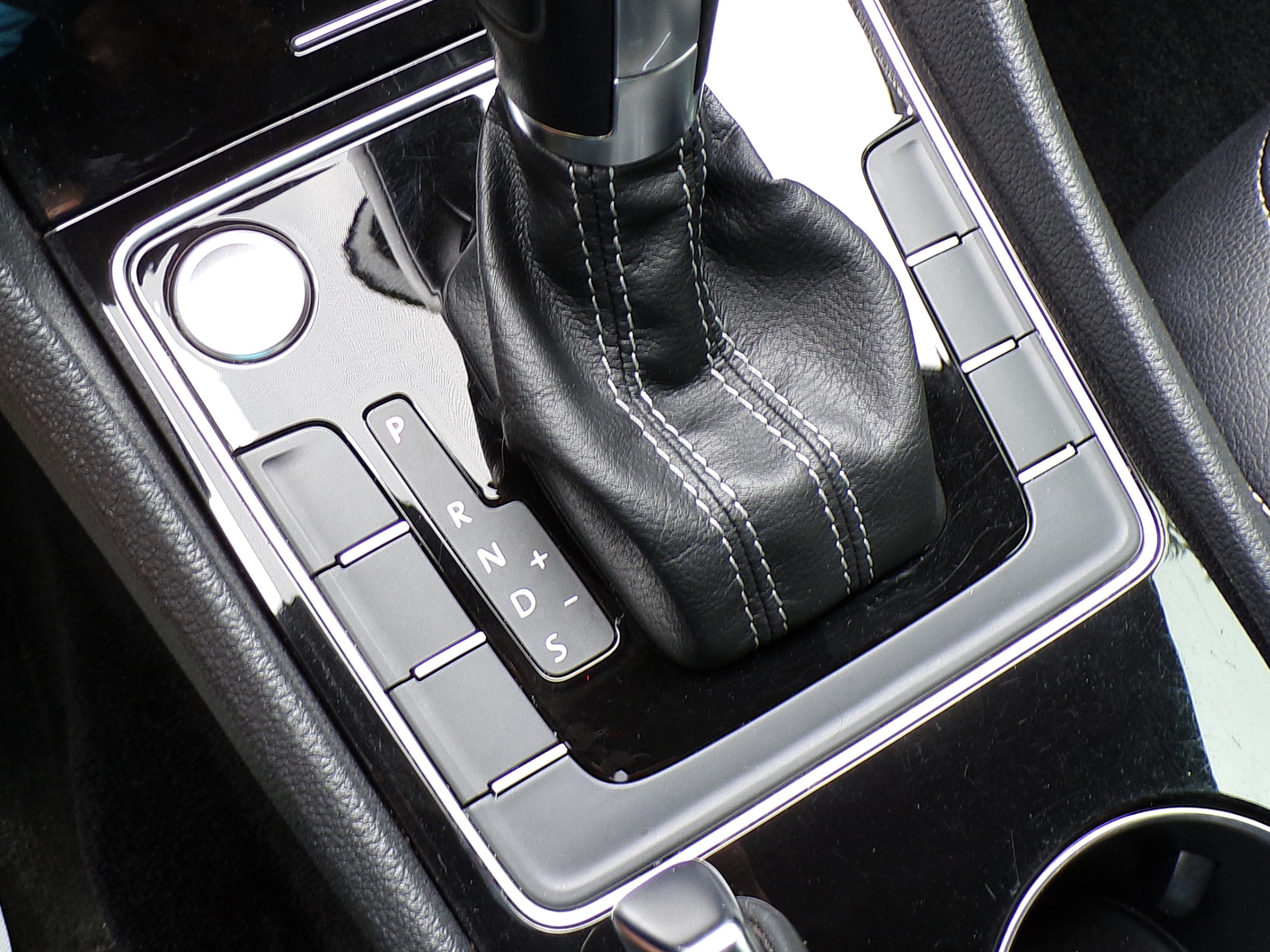 /autogallery/2018-Volkswagen-Passat-013561932511799268.jpg