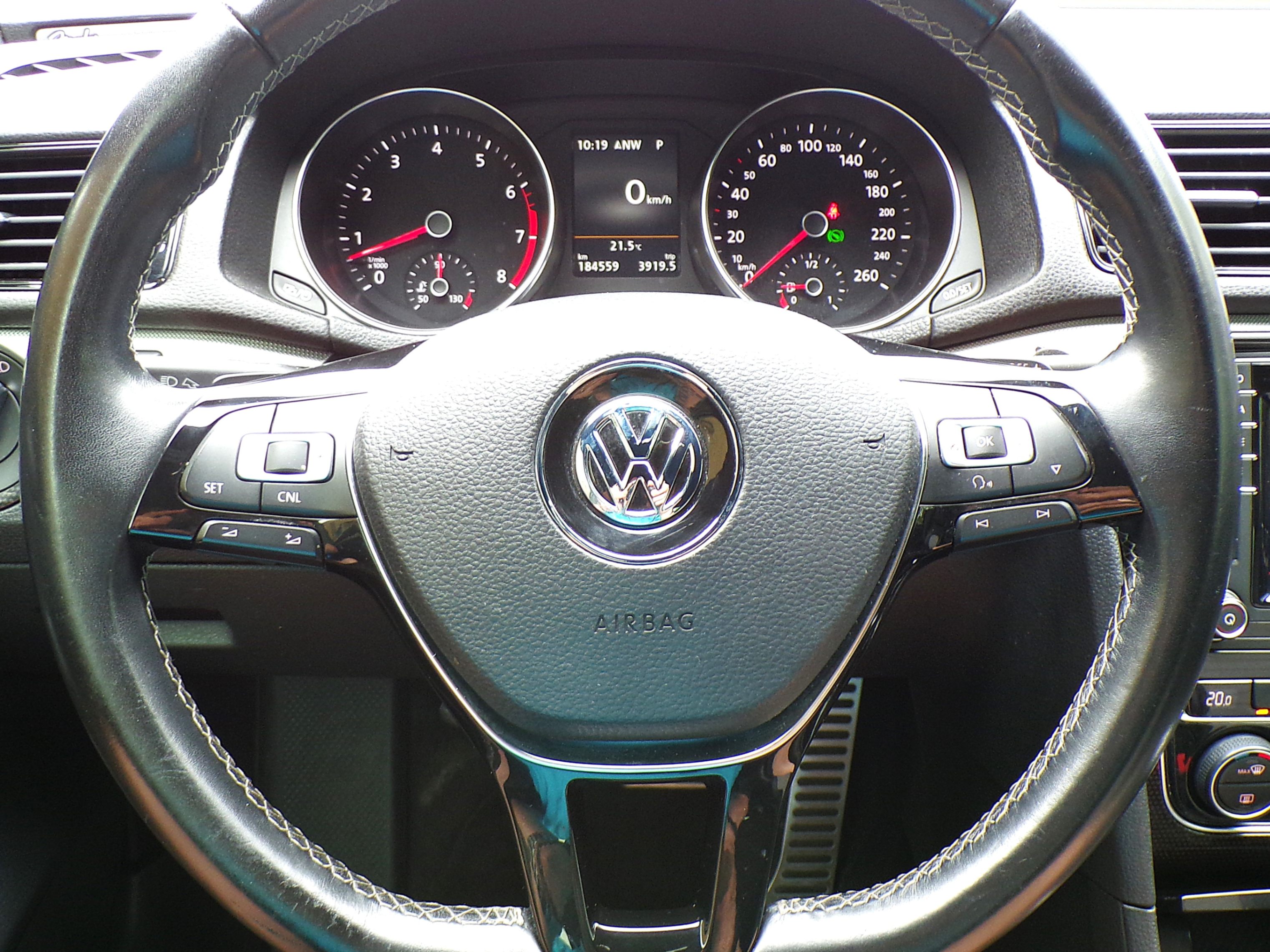 /autogallery/2018-Volkswagen-Passat-16365485358280618.jpg
