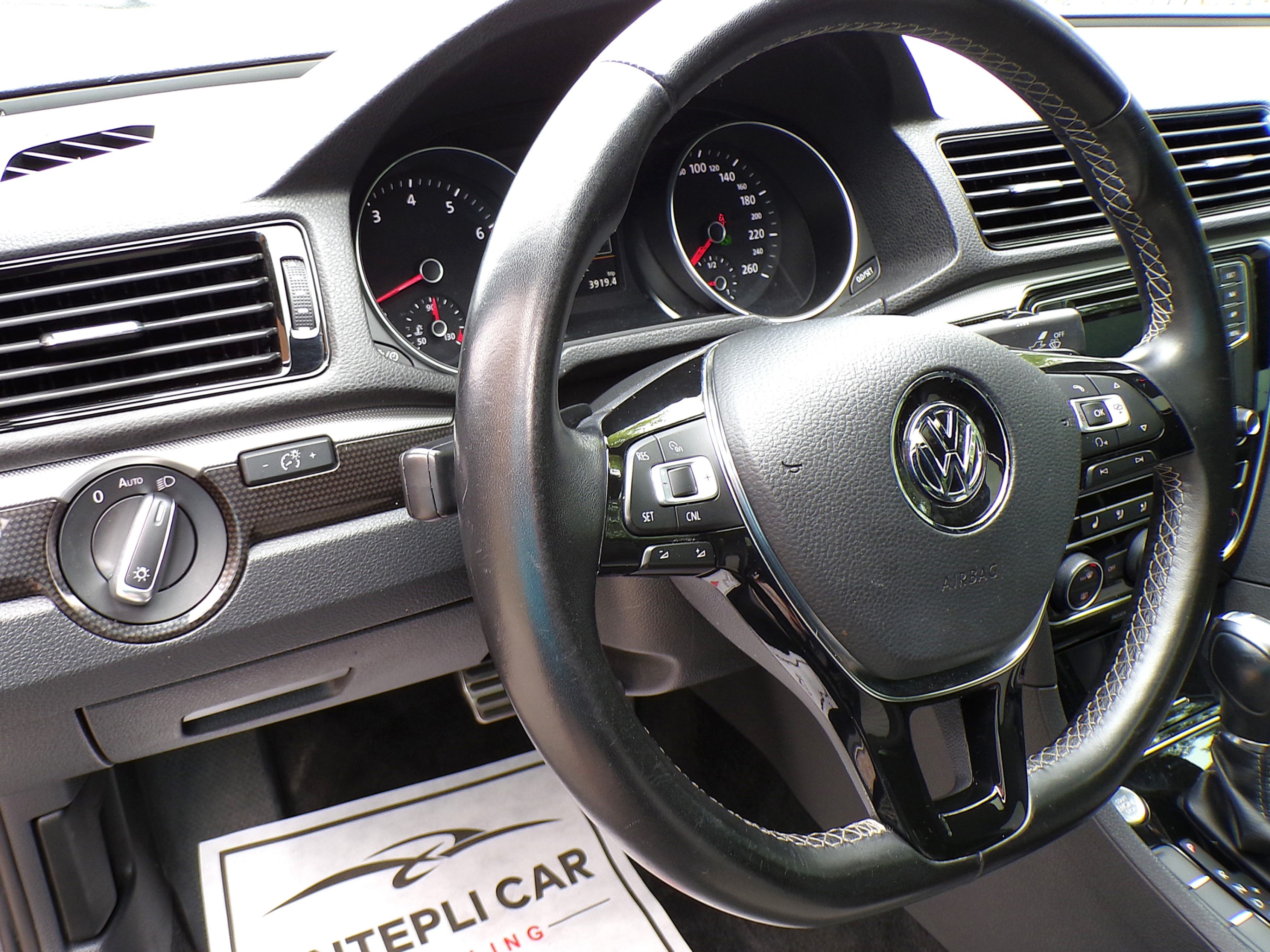 /autogallery/2018-Volkswagen-Passat-18242895007201398.jpg