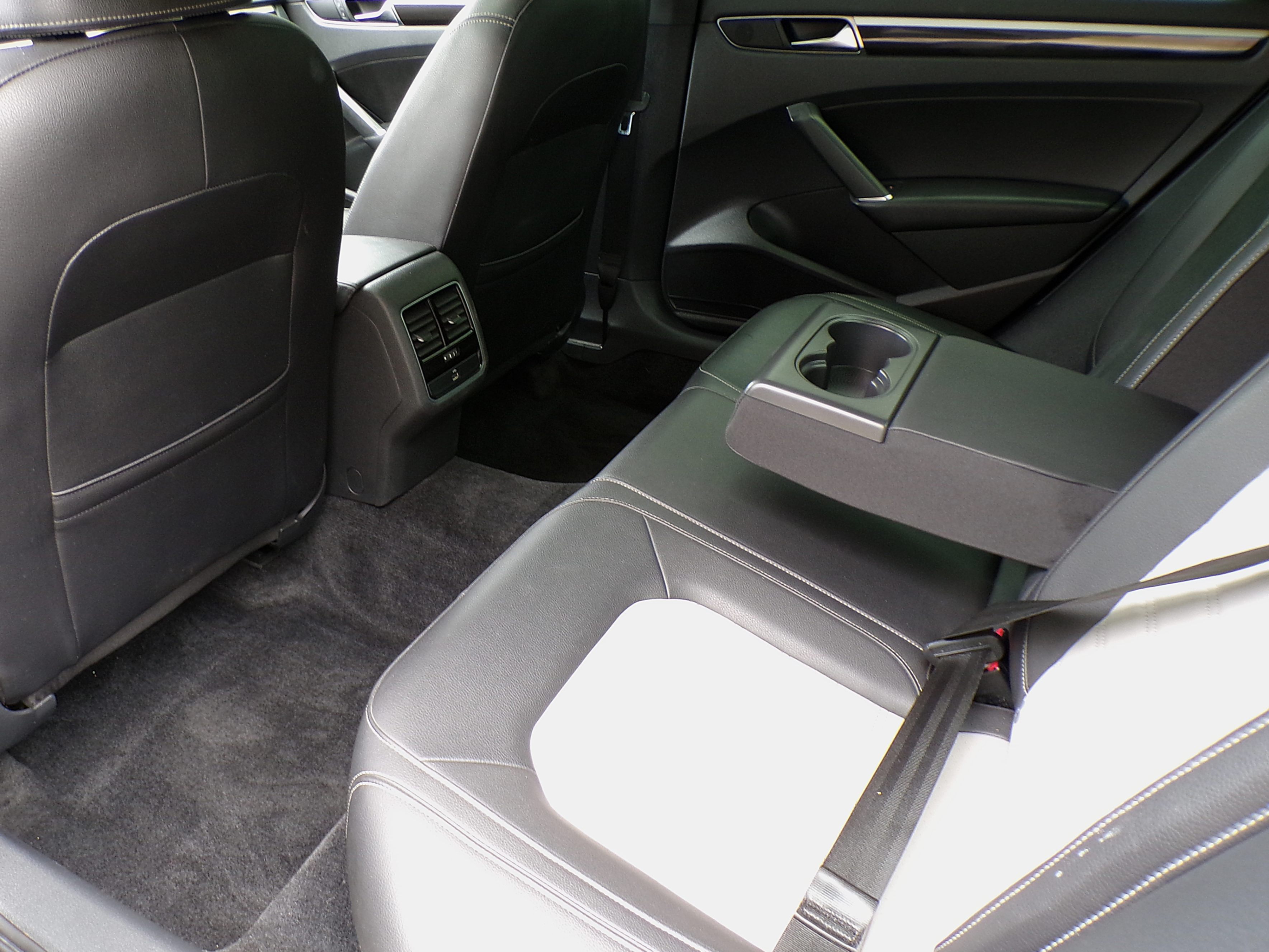 /autogallery/2018-Volkswagen-Passat-5429722774763577.jpg