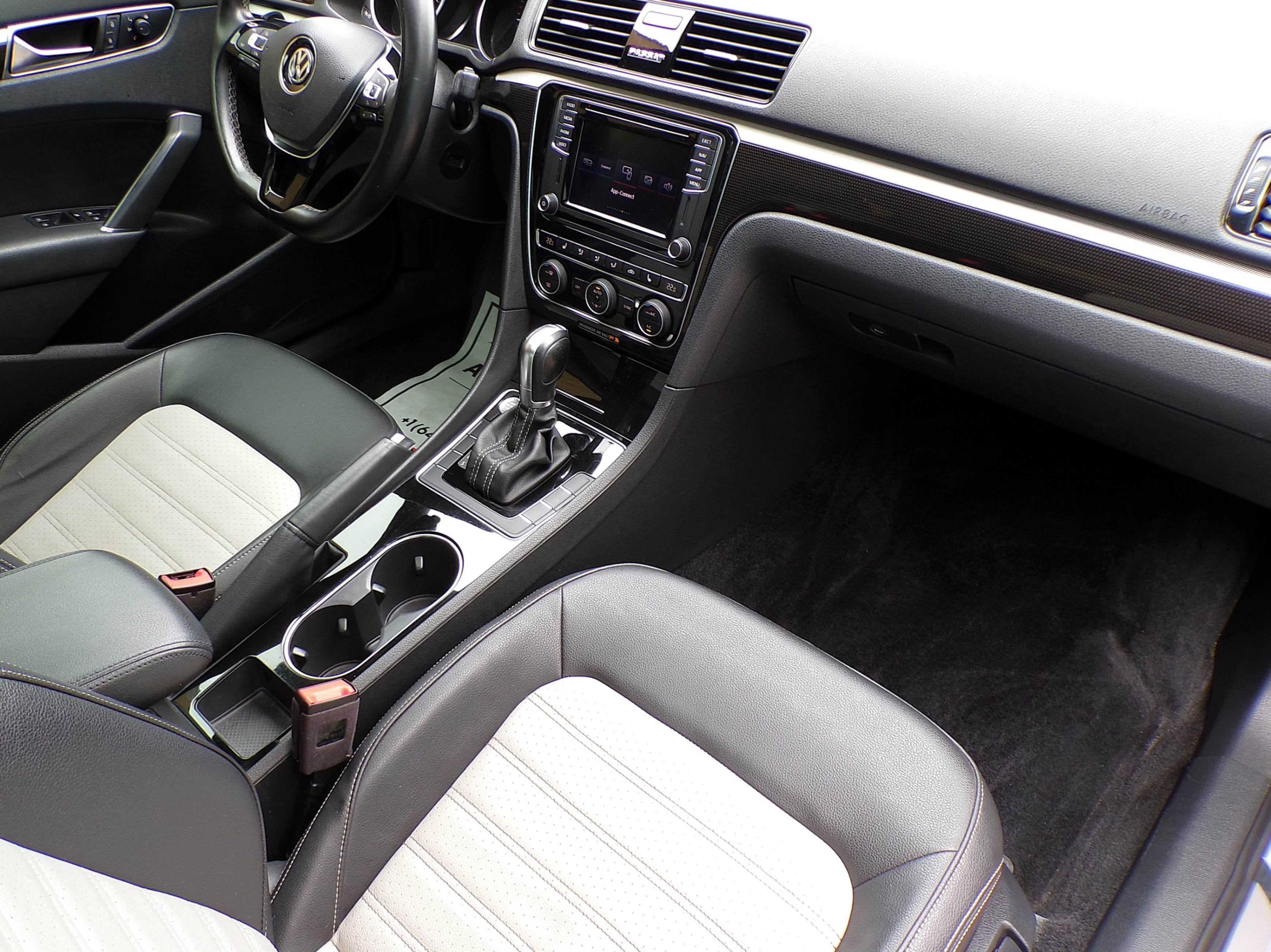 /autogallery/2018-Volkswagen-Passat-5599710324990028.jpg
