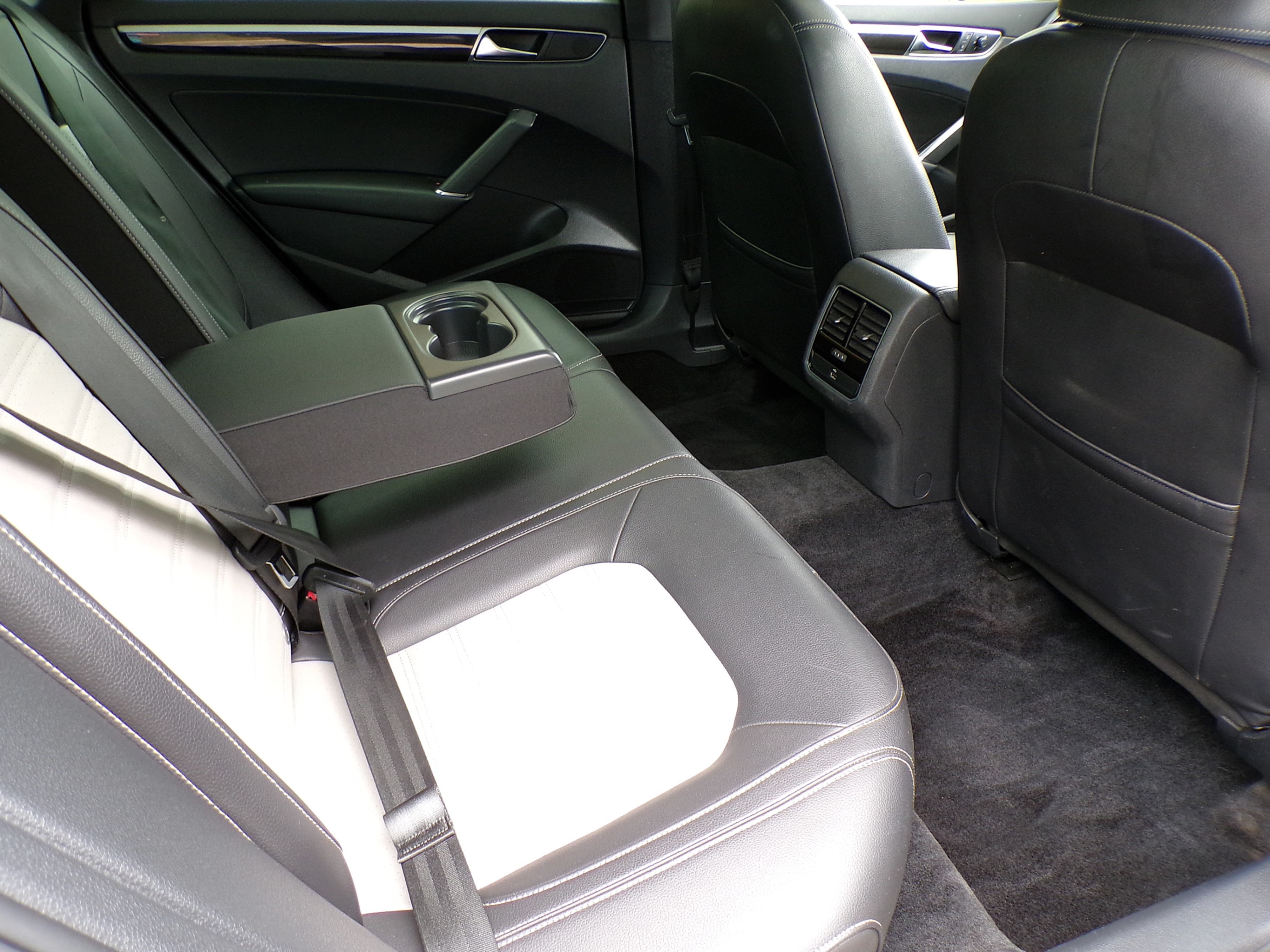 /autogallery/2018-Volkswagen-Passat-7091287696612116.jpg