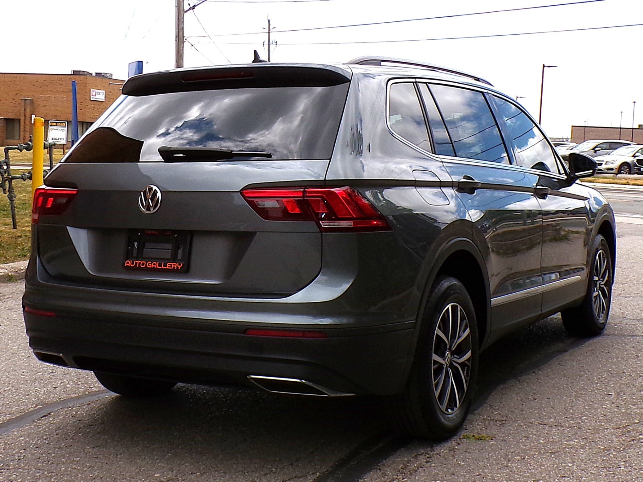 /autogallery/2018-Volkswagen-Tiguan-059234859307687016.jpg