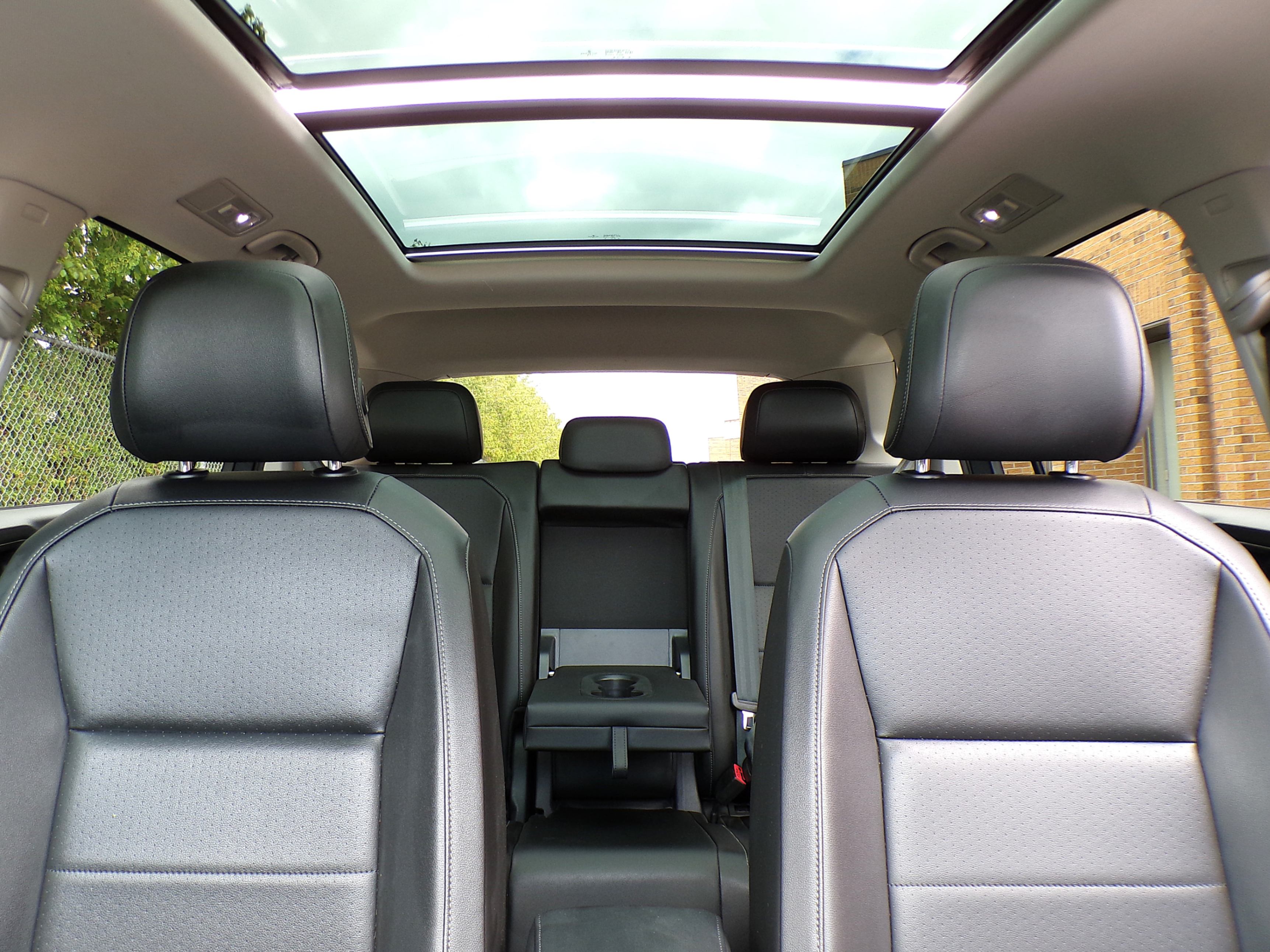 /autogallery/2018-Volkswagen-Tiguan-15793774334731459.jpg