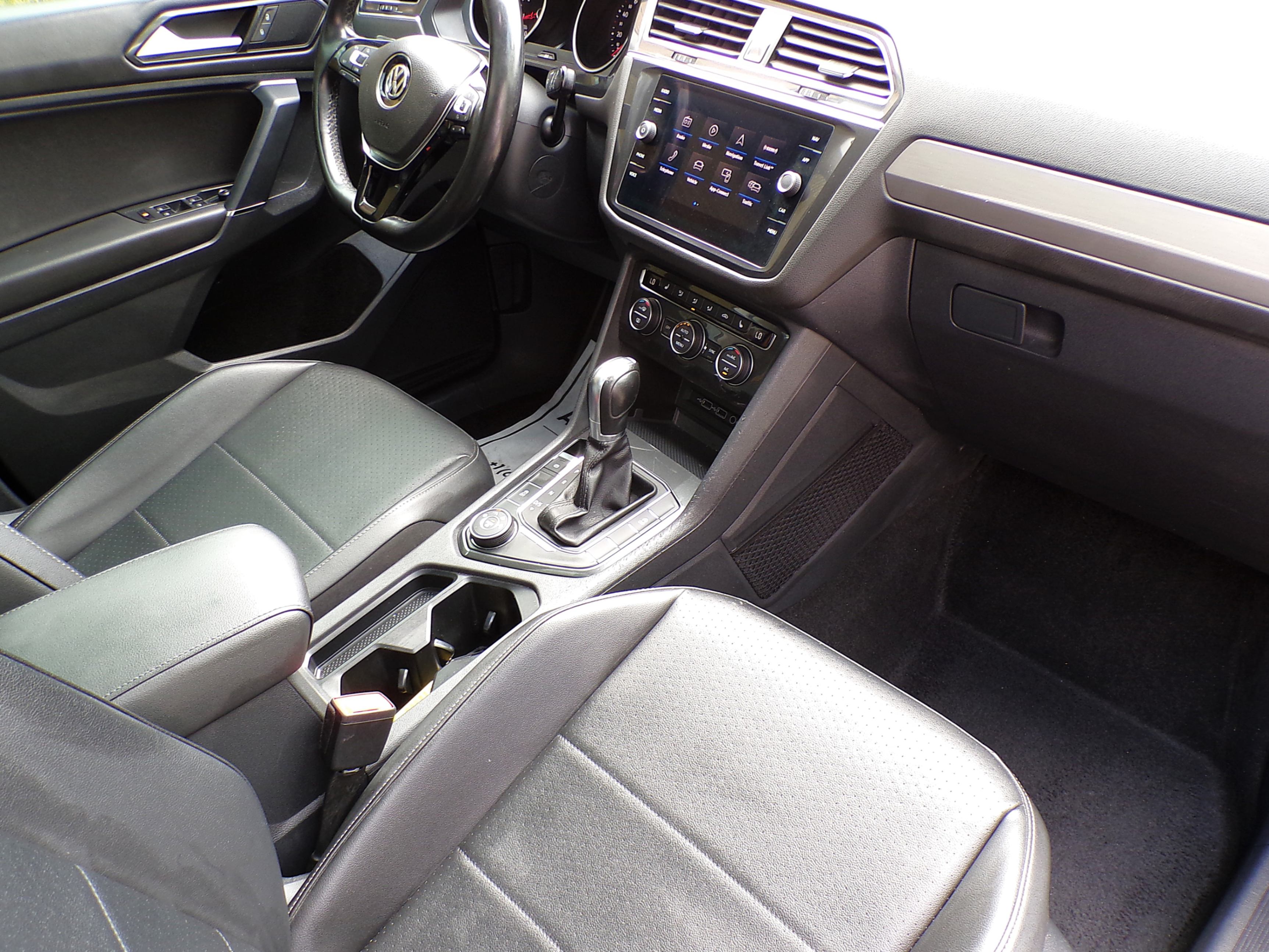 /autogallery/2018-Volkswagen-Tiguan-43426926612145955.jpg