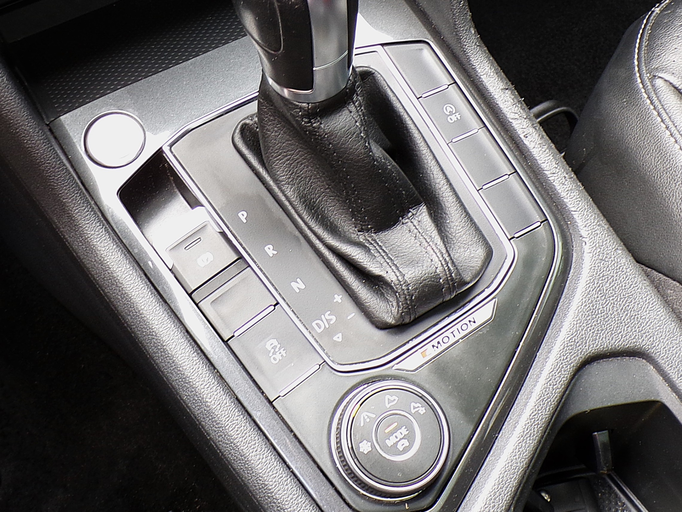 /autogallery/2018-Volkswagen-Tiguan-45095229353179045.jpg