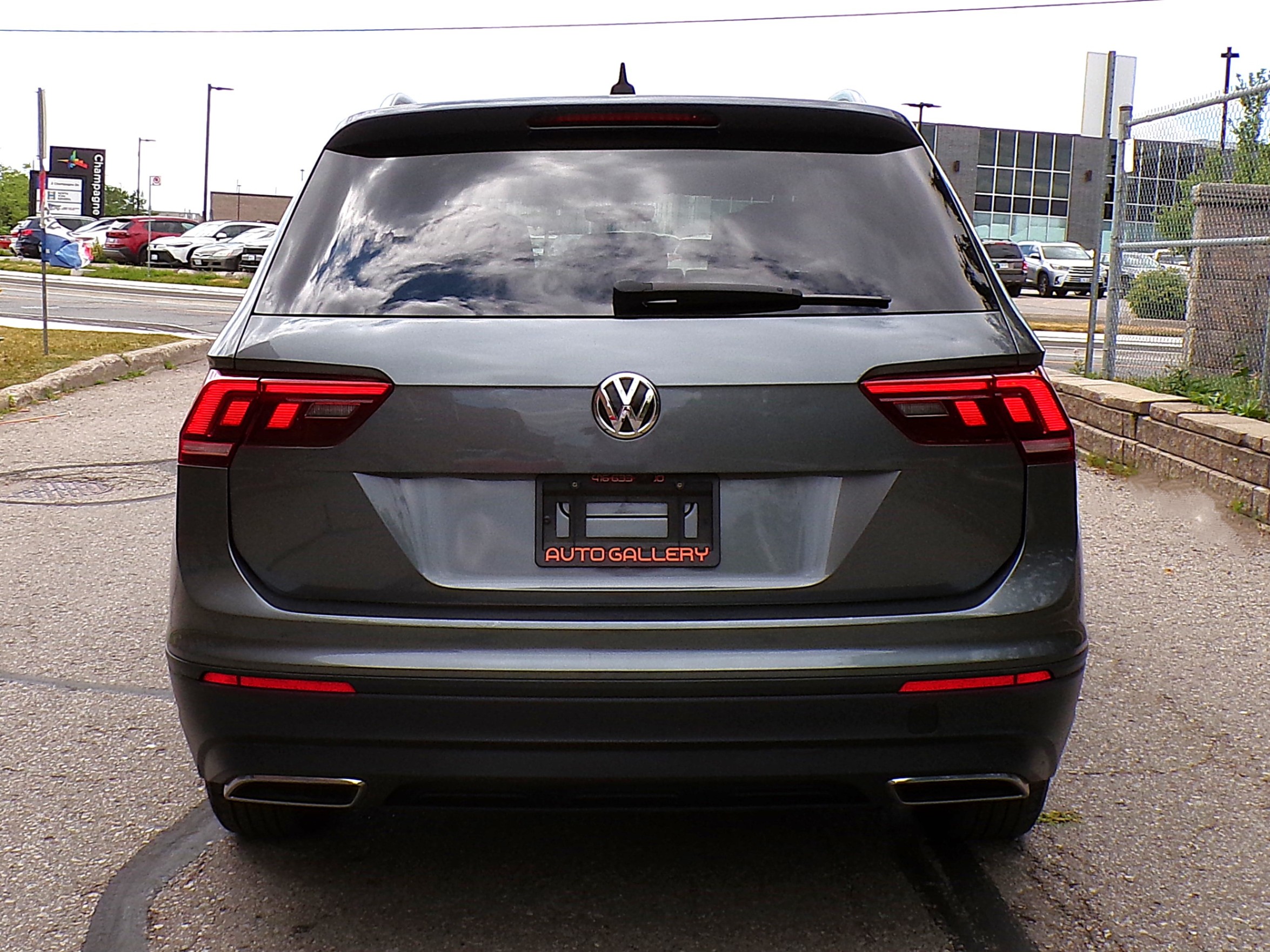 /autogallery/2018-Volkswagen-Tiguan-5264877923938509.jpg