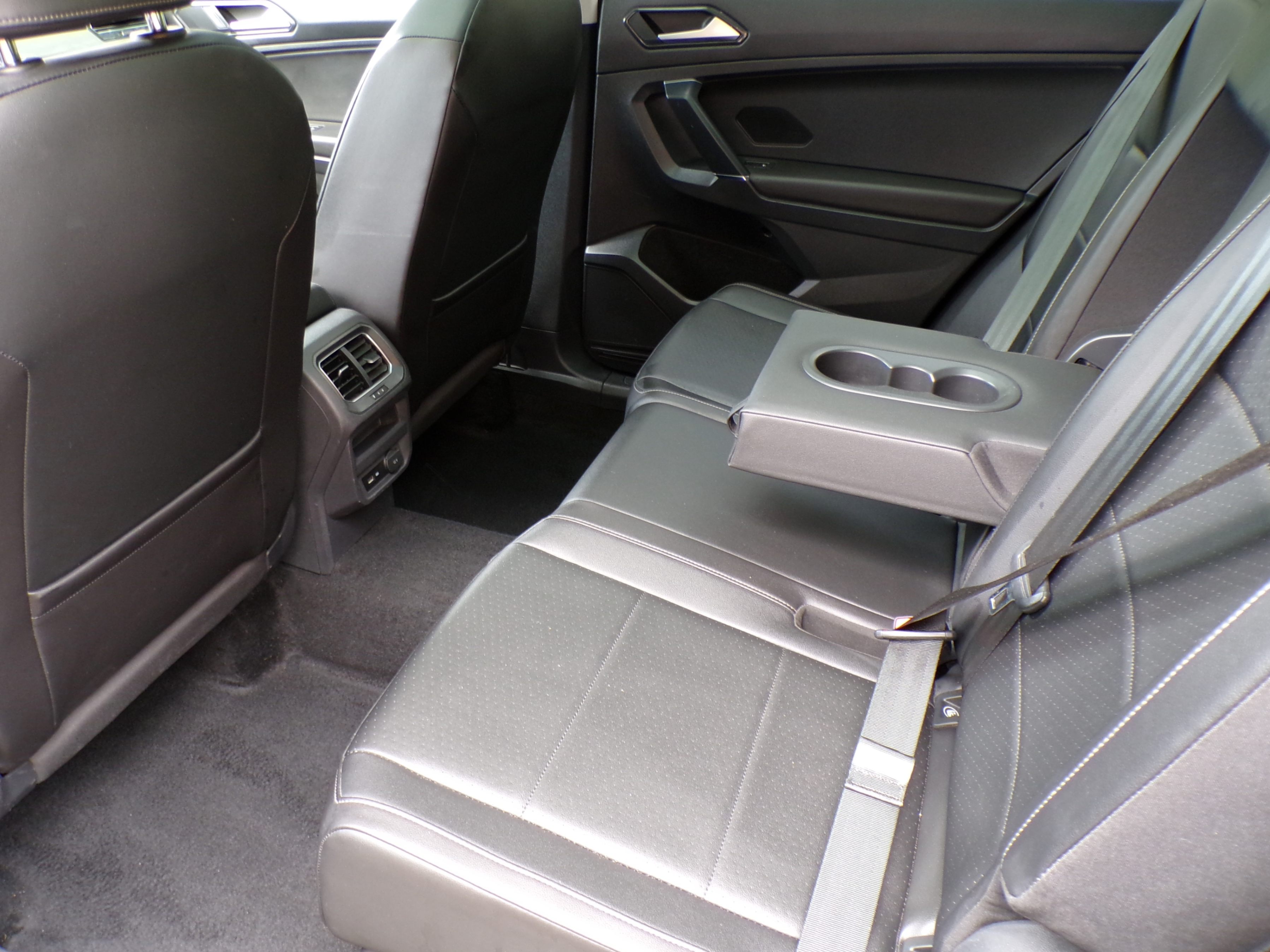 /autogallery/2018-Volkswagen-Tiguan-5641585739259298.jpg