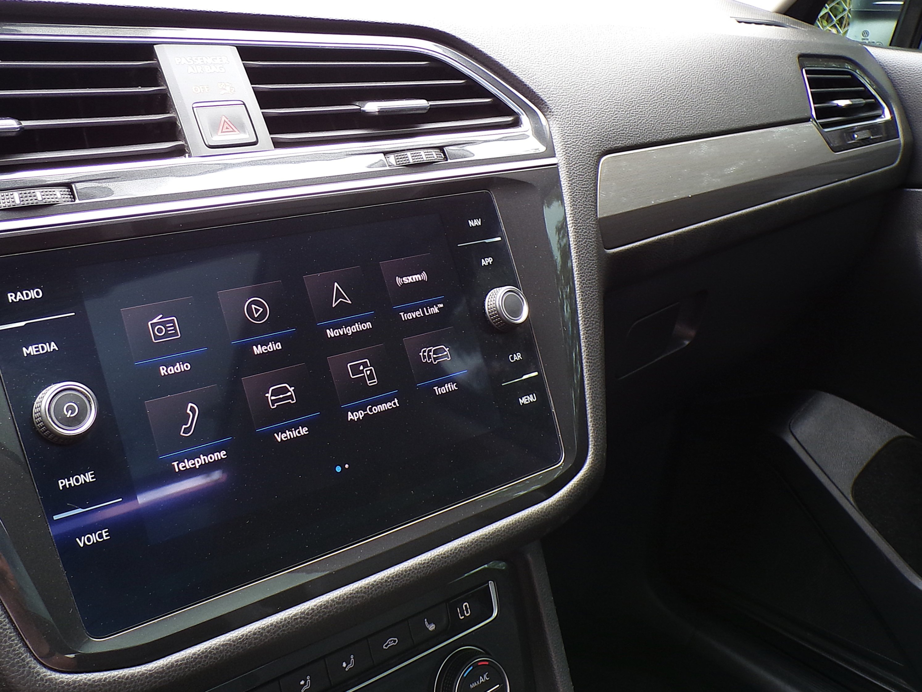 /autogallery/2018-Volkswagen-Tiguan-6926254072611175.jpg