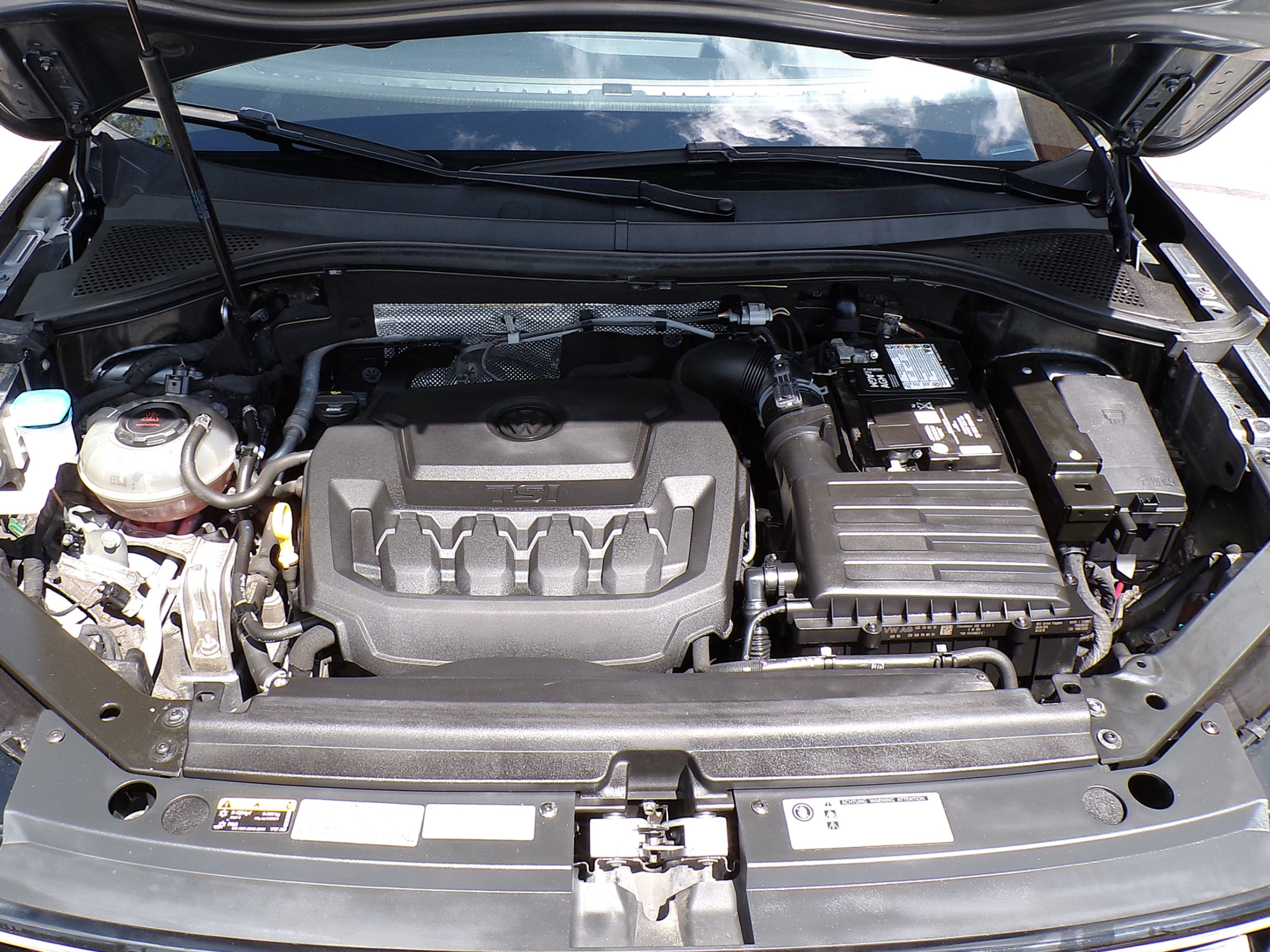 /autogallery/2018-Volkswagen-Tiguan-949643523483132.jpg
