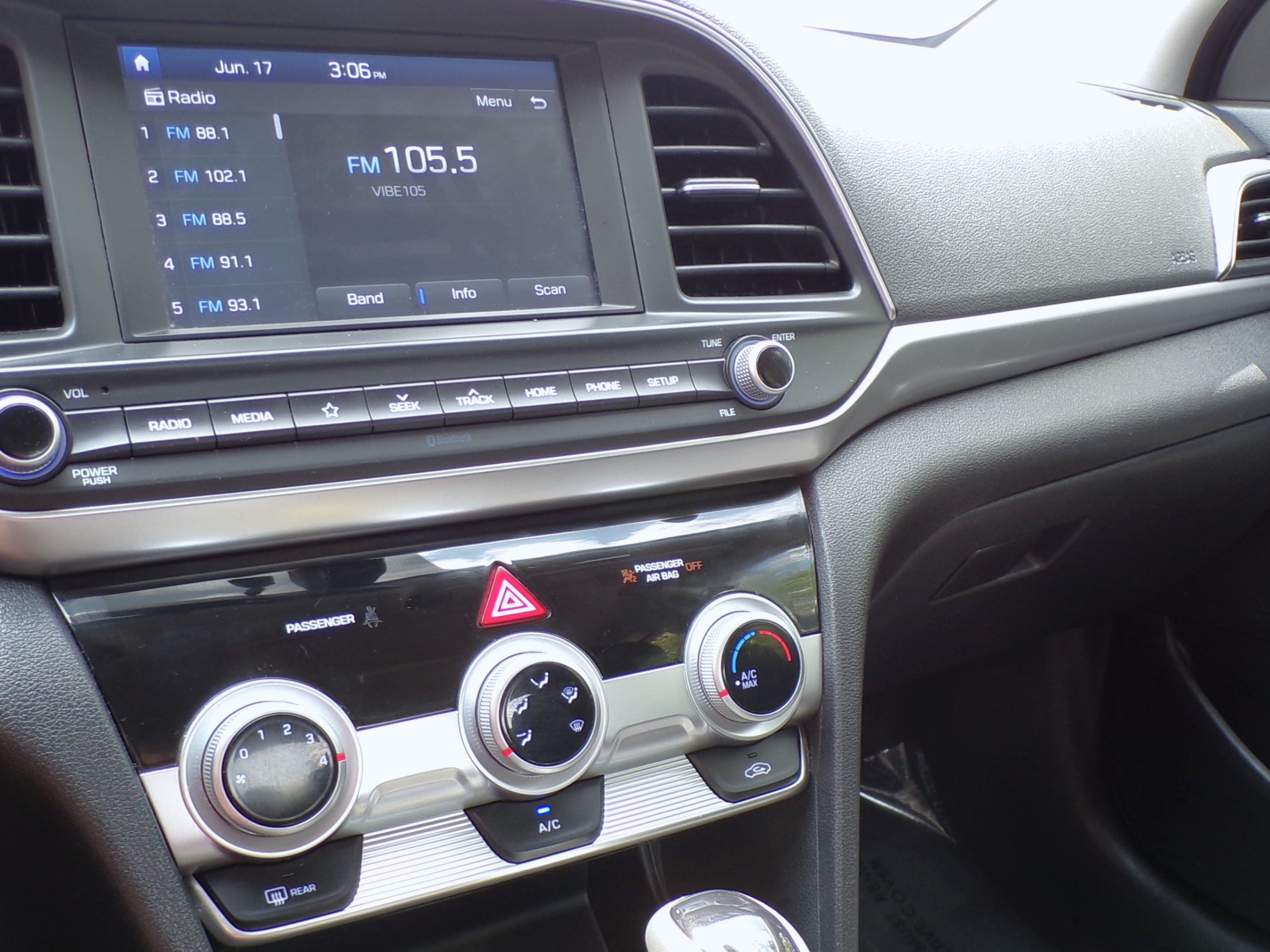 /autogallery/2019-Hyundai-Elantra-09779704707939896.jpg