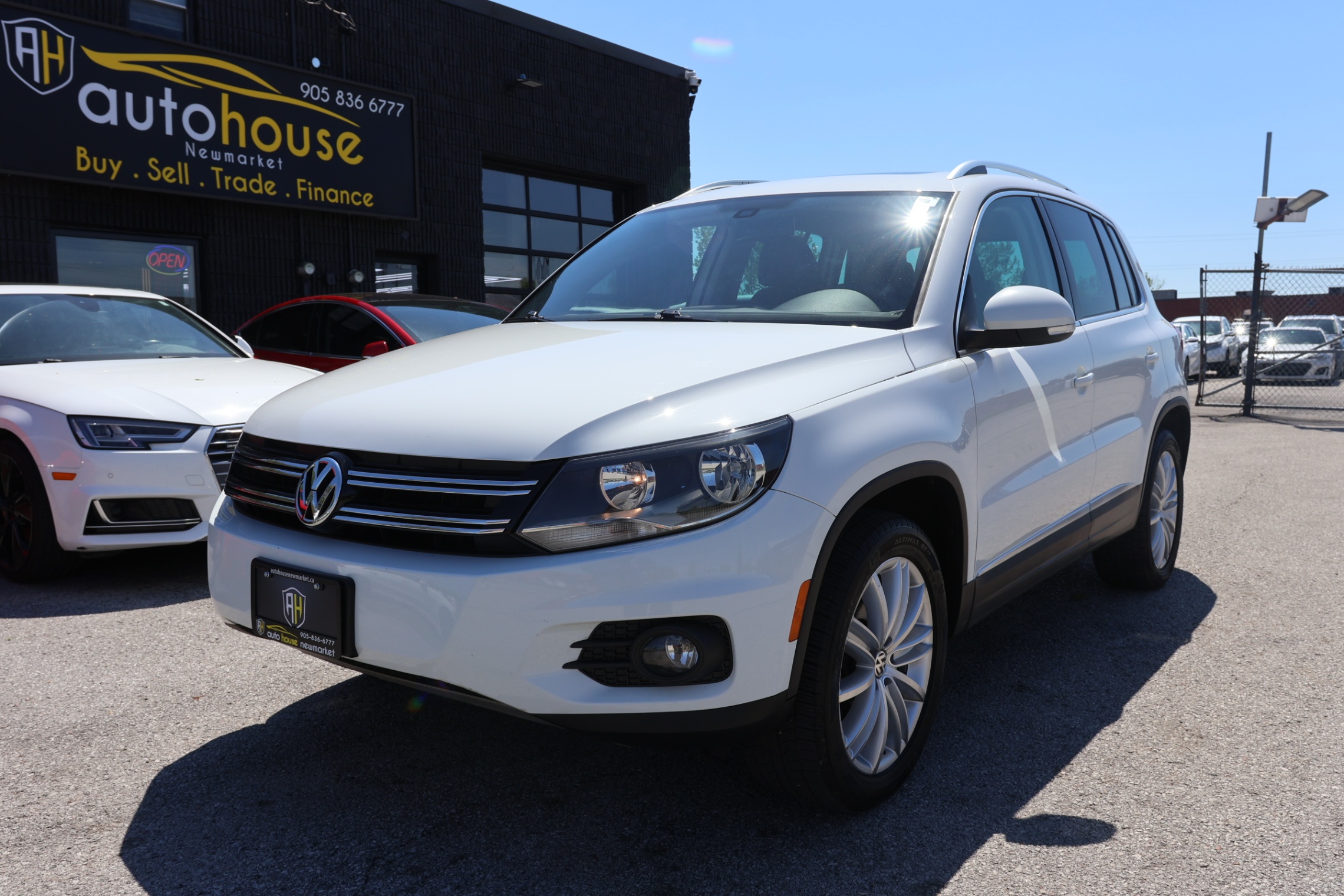 2017 Volkswagen Tiguan COMFORTLINE-4MOTION/NAV/BCAM/PANO ROOF/LEATHER SEATS/P SEAT/H SEATS/KEYLESS/APPLE CARPLAY/CRUISE
