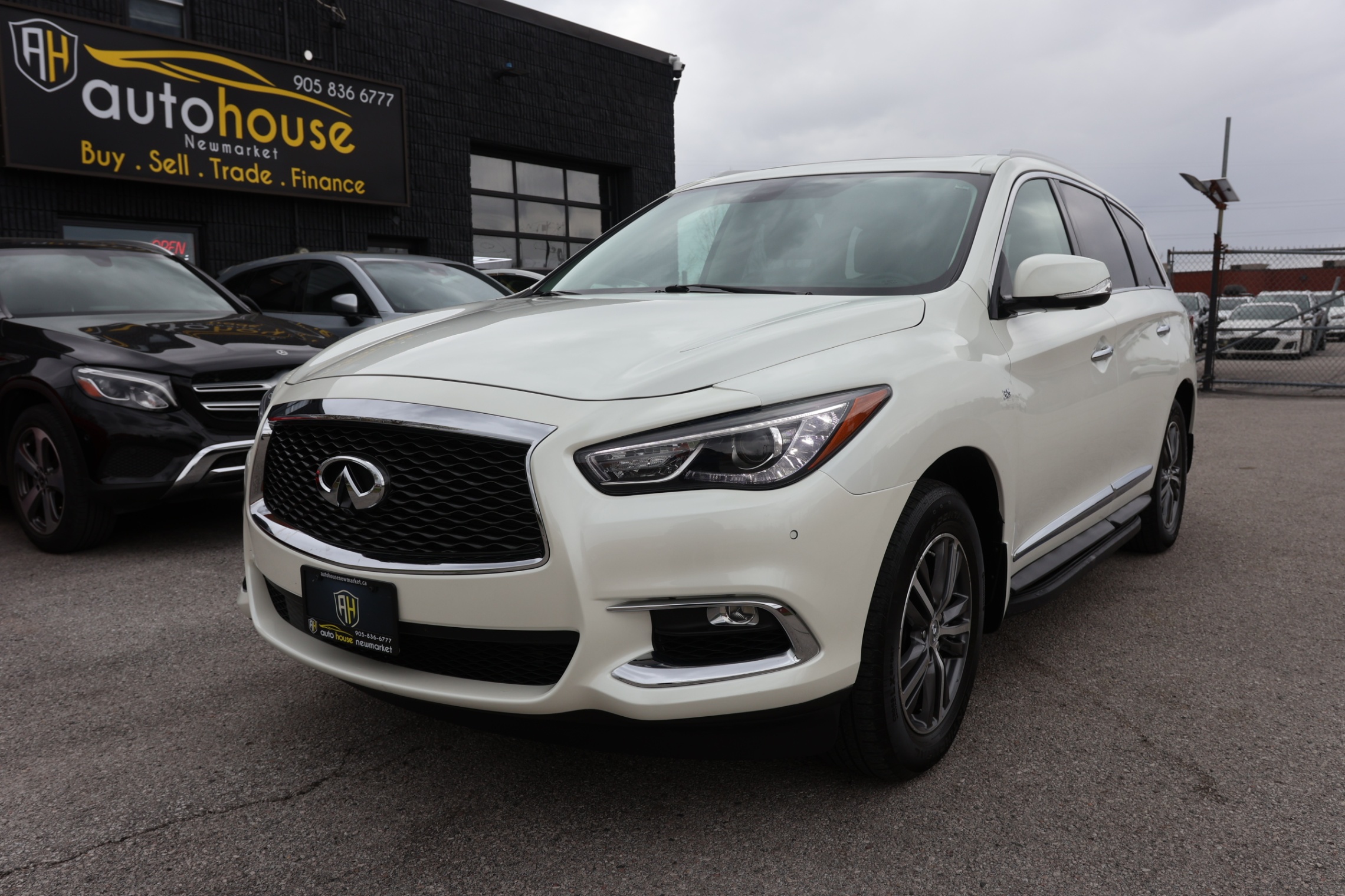 2018 Infiniti QX60 PURE-AWD-7PASS-R STARTER/360 CAM/NAV//LEATHER/P SEATS/H SEATS/KEYLESS/BLUETOOTH/SUNROOF