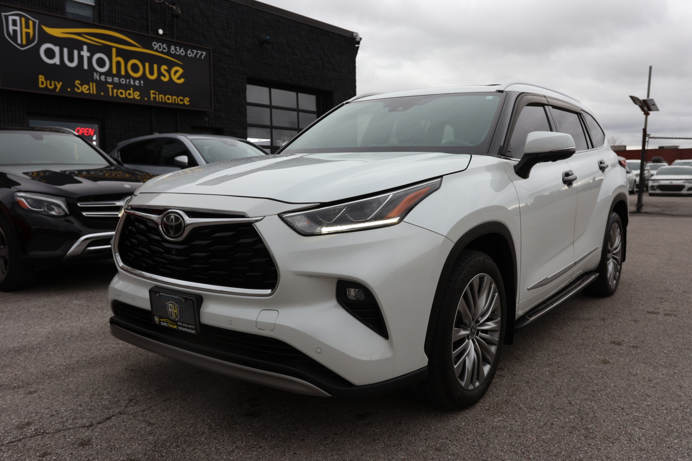 2023 Toyota Highlander PLATINUM-AWD-7PASS-R STARTER/ADAPT CRUISE/360 CAM/PANOROOF/LEATHER/H&C SEATS/BLIS/LANE ASSIST/KEYLES