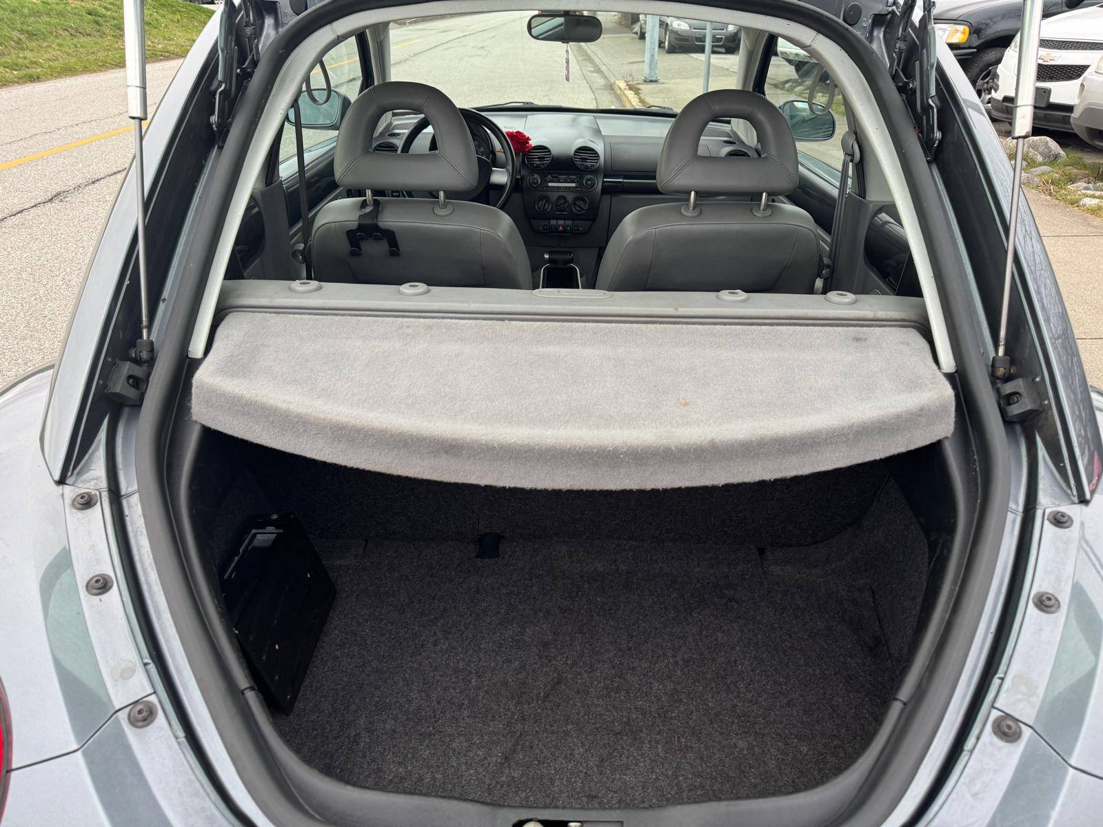 /azureautogallery1/2002-Volkswagen-NewBeetle-23151474778841719.jpg