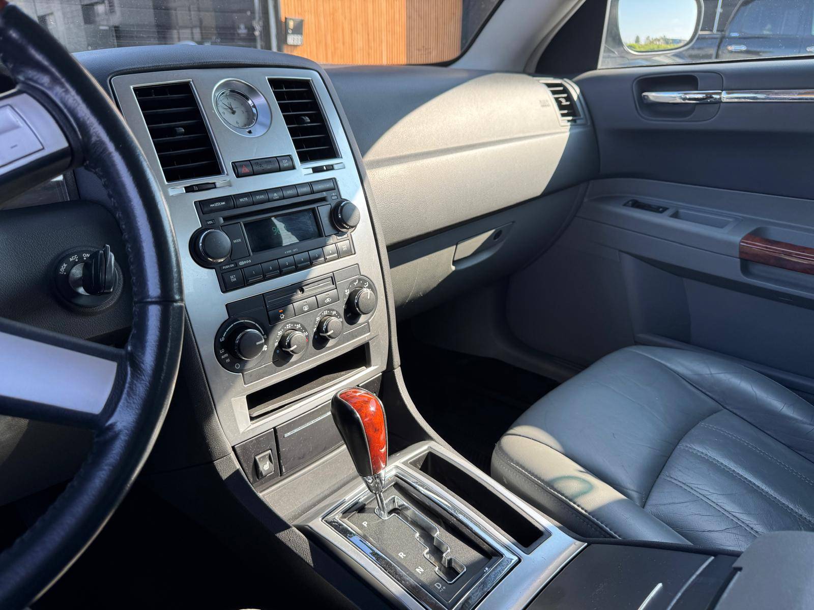 /azureautogallery1/2005-Chrysler-300-8309909858144893.jpg