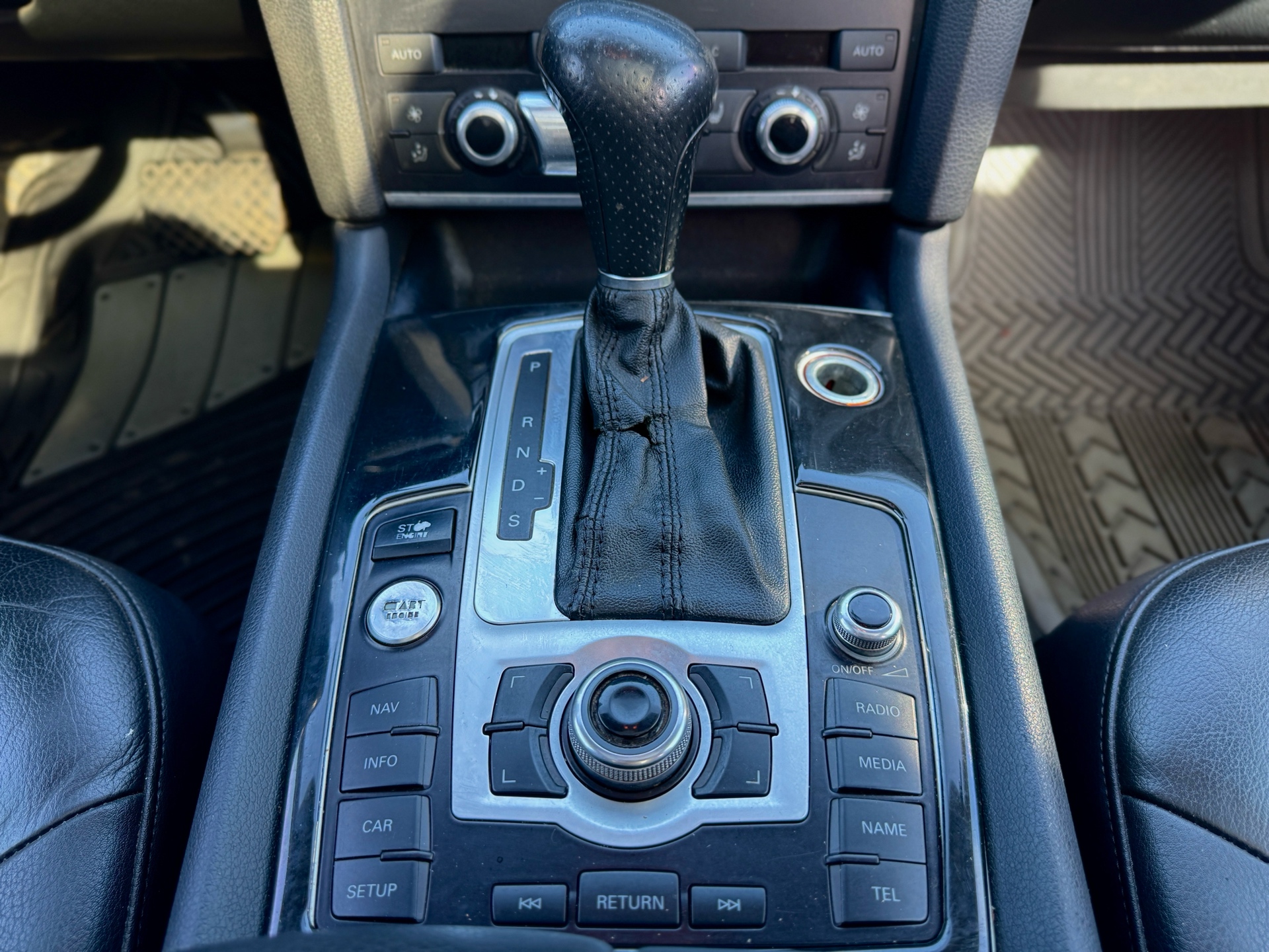 /azureautogallery1/2010-Audi-Q7-2301212488232287.jpg