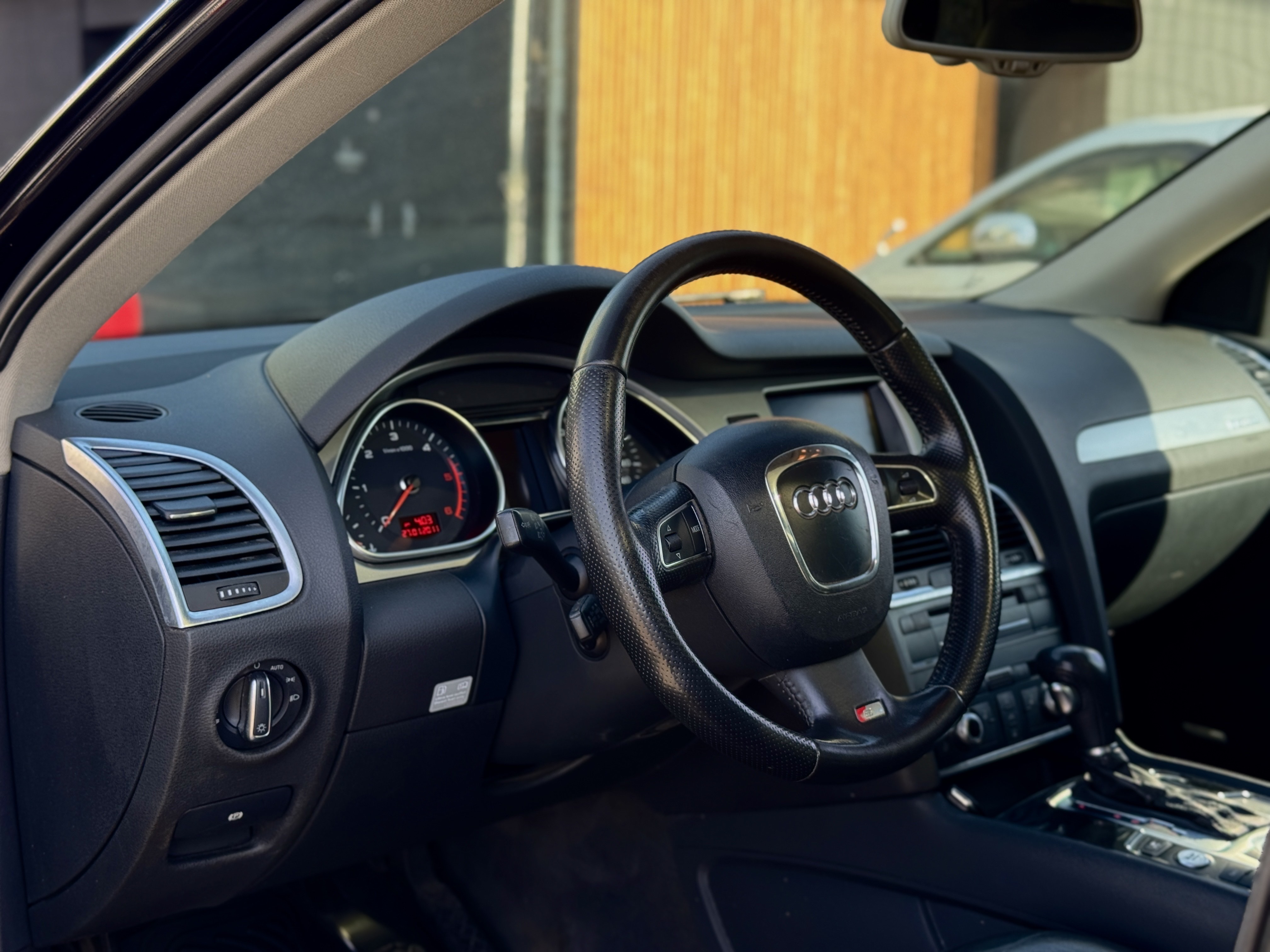 /azureautogallery1/2010-Audi-Q7-8981134417380874.jpg