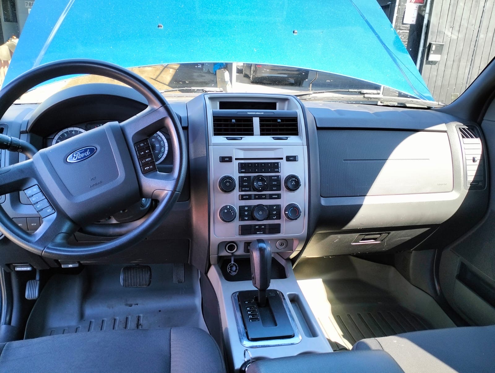 /azureautogallery1/2011-Ford-Escape-12808790902939404.jpg