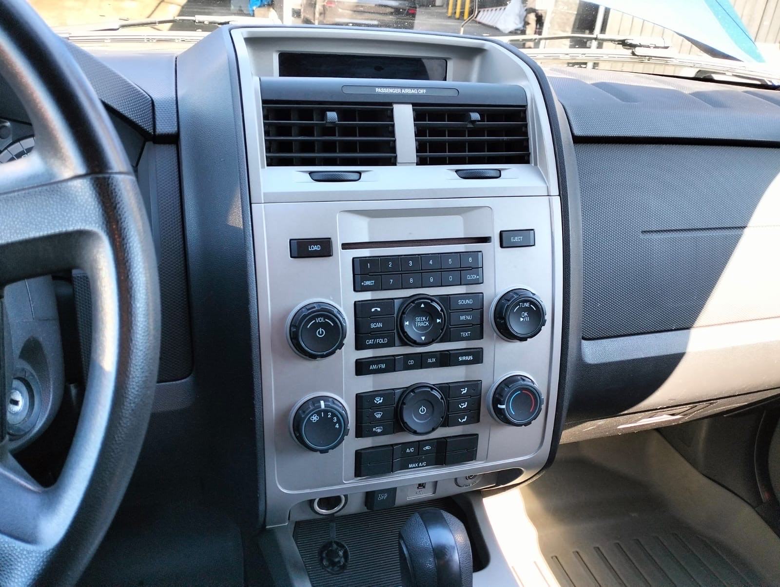 /azureautogallery1/2011-Ford-Escape-3348899458660577.jpg