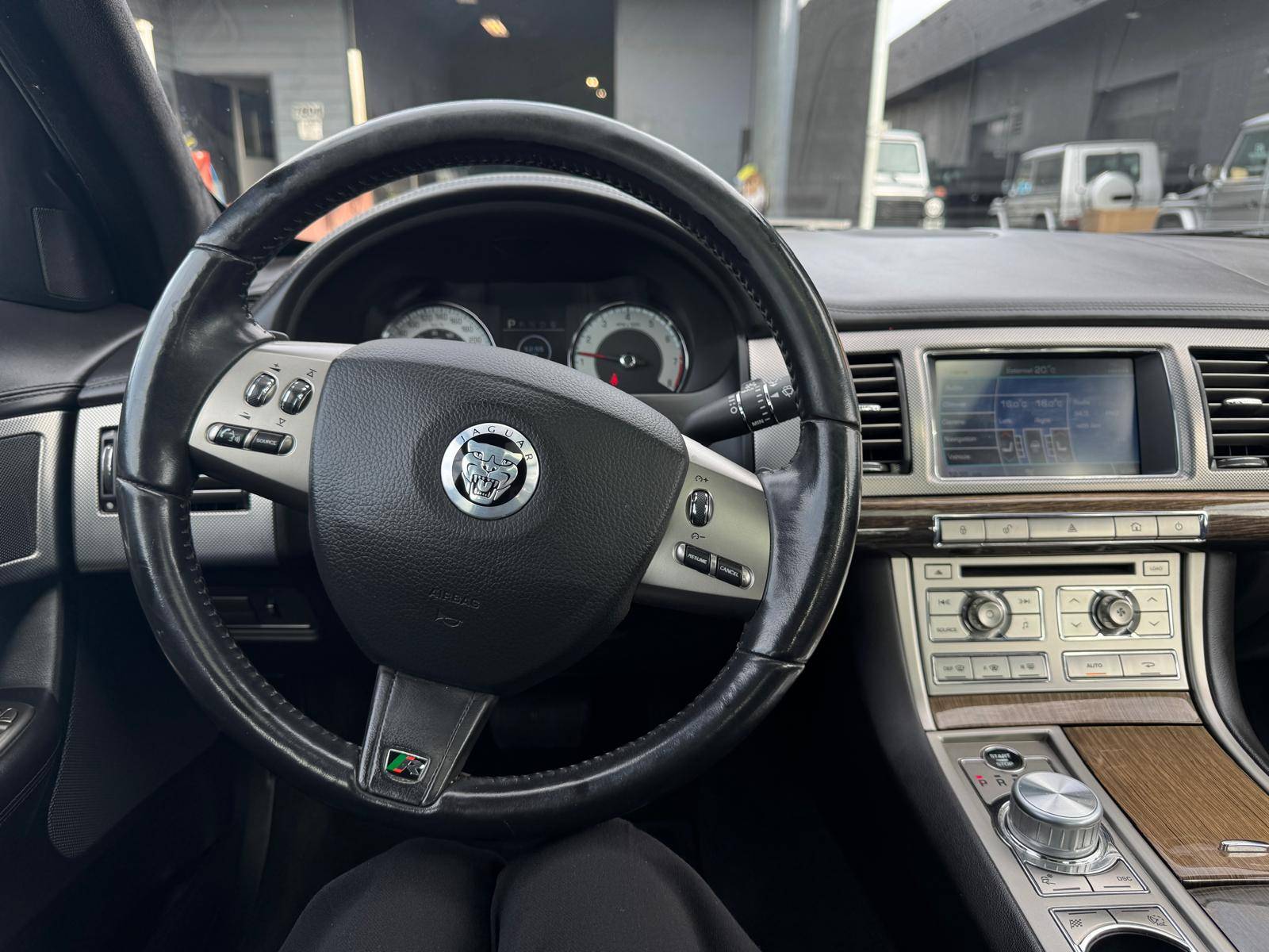 /azureautogallery1/2011-Jaguar-XF-28501005539890034.jpg