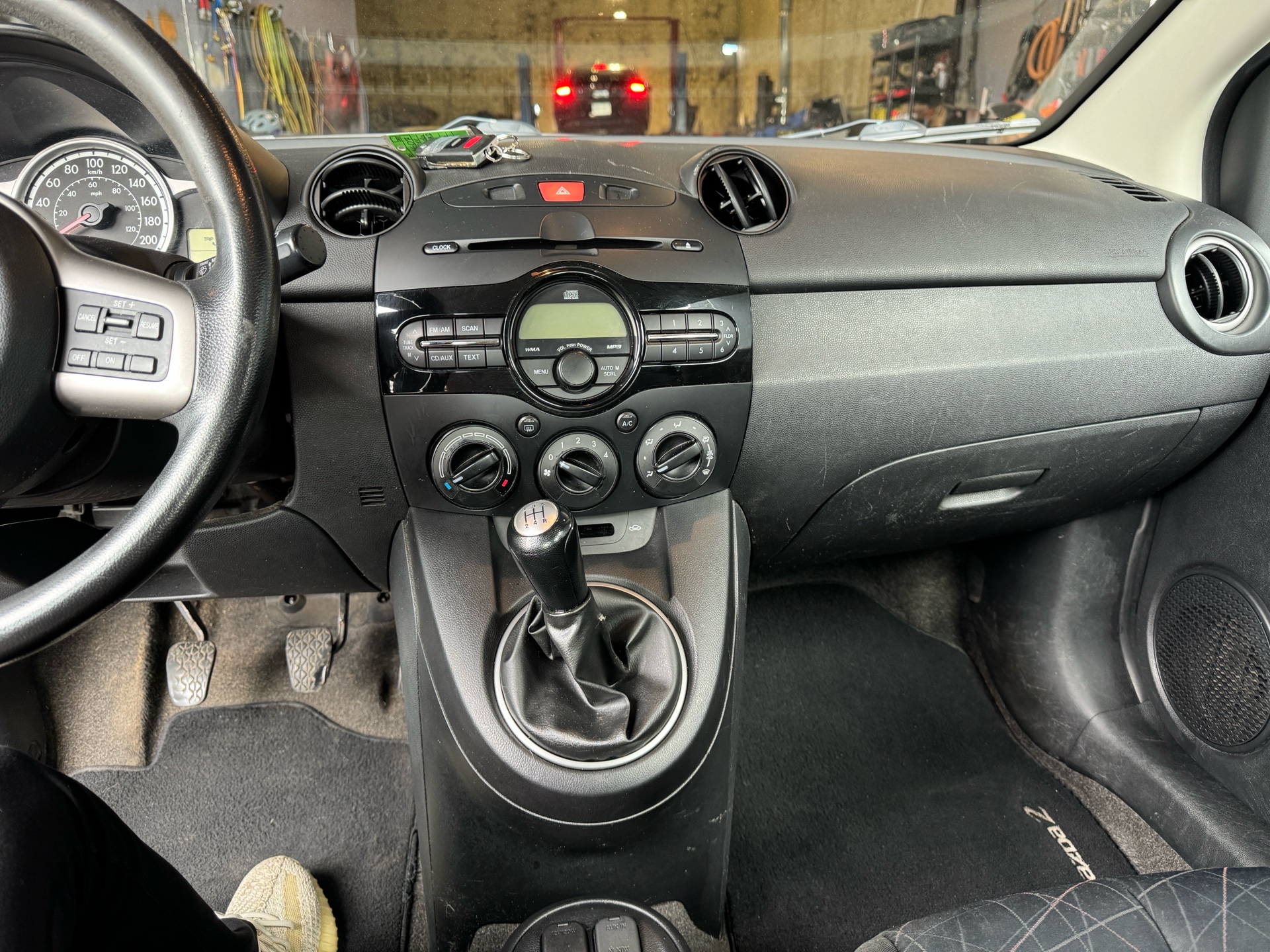 /azureautogallery1/2011-Mazda-MAZDA2-6105241542994744.jpg