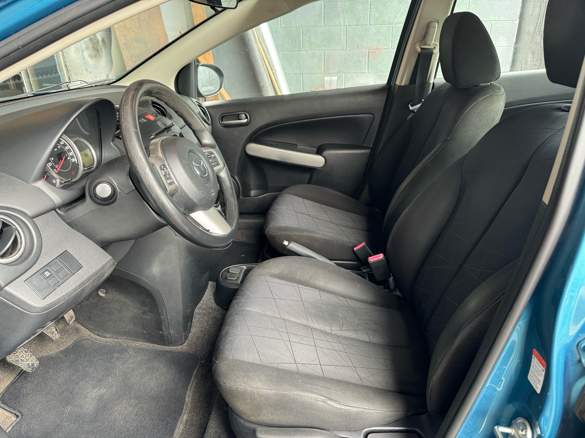 /azureautogallery1/2011-Mazda-MAZDA2-7779541576392612.jpg