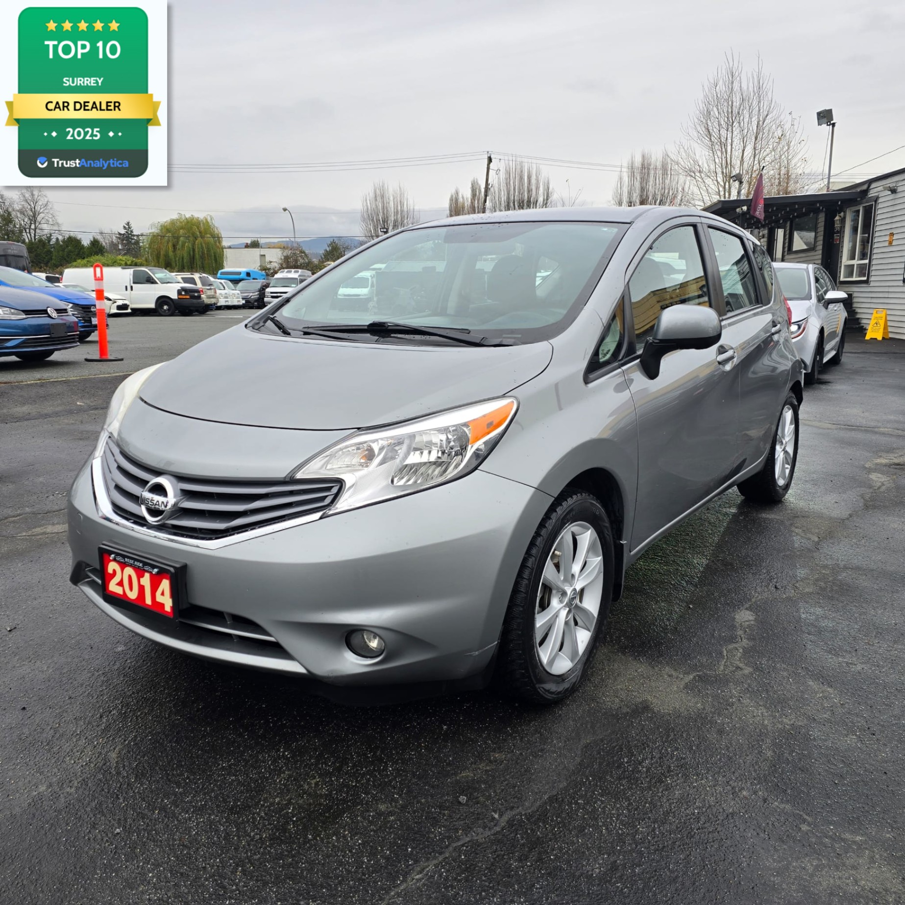 2014 Nissan Versa SL 5dr HB 1.6  (Certified Rebuilt Title)