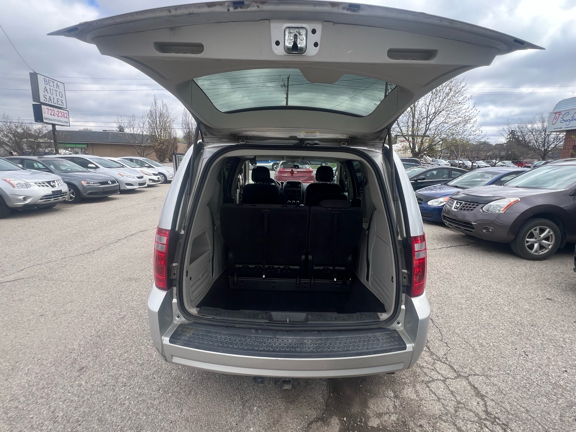 /betaautosales/2010-Dodge-GrandCaravan-9576655911536354.jpg