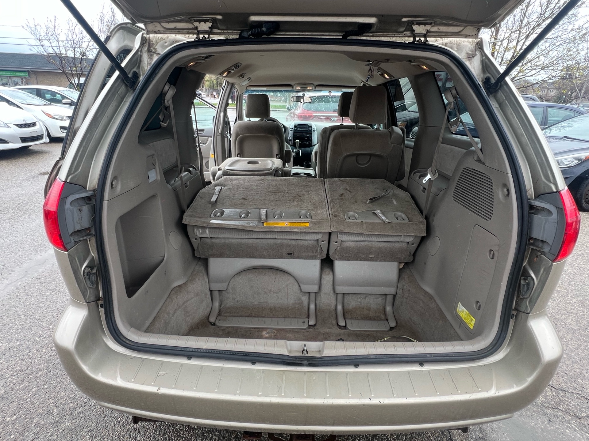 /betaautosales/2010-Toyota-Sienna-8743799612272483.jpg