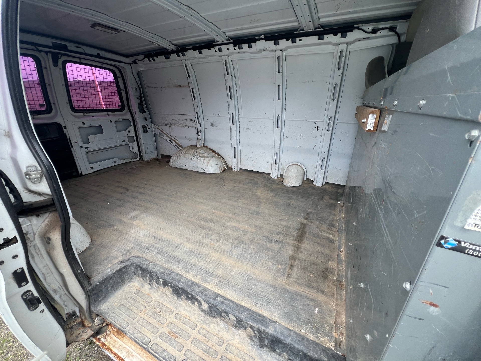 /betaautosales/2011-Chevrolet-Express-46665645492658525.jpg